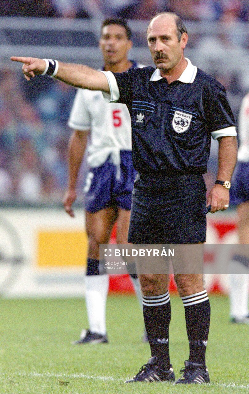 Referee Jose dos Santos