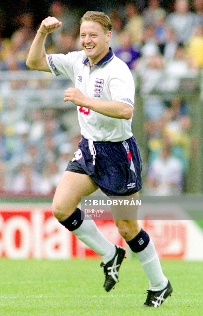 Englands David Batty celebrates David Platts 1-0 goal