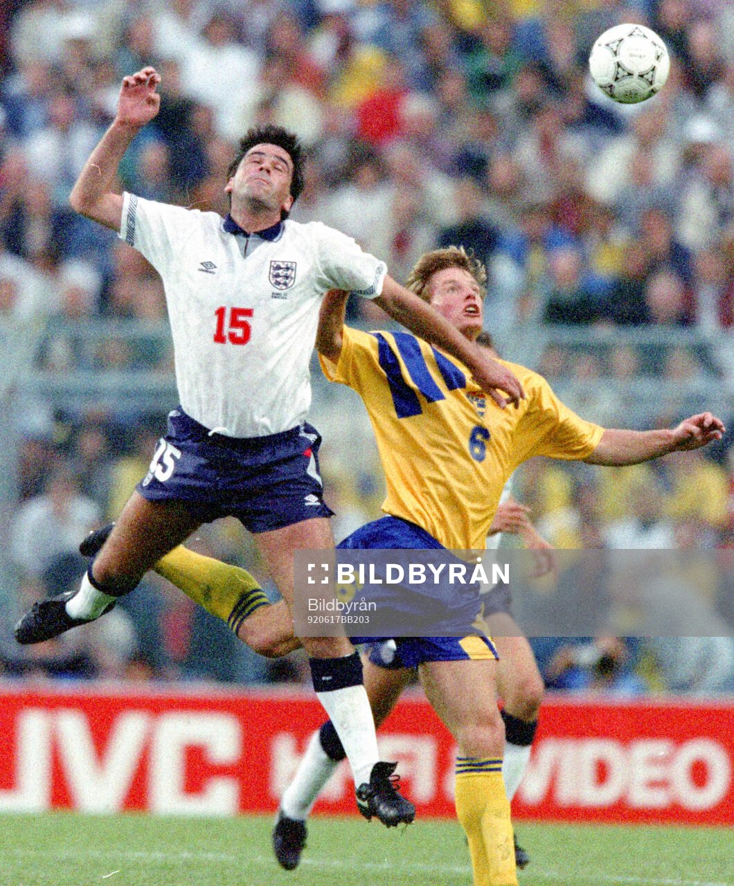 Englands Neil Webb against Swedens Stefan Schwarz in aerial
