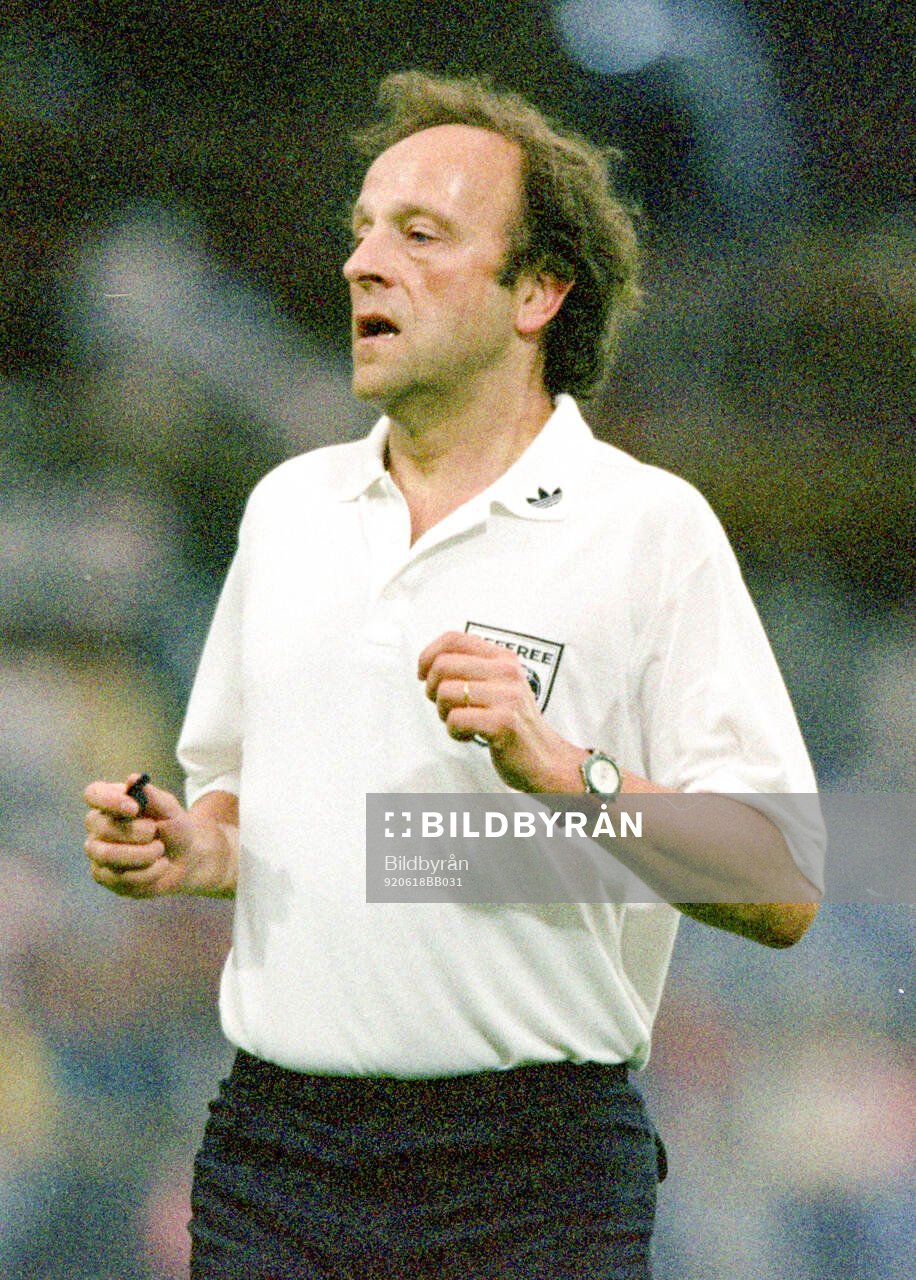 Referee Kurt Rothlisberger of Switzerland