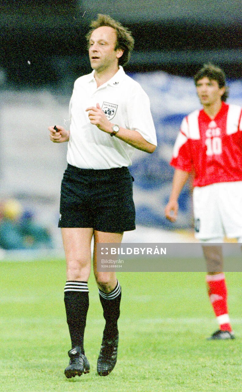 Referee Kurt Rothlisberger of Switzerland