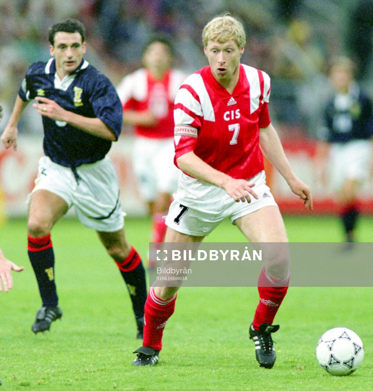 Aleksey Mikhaylichenko (R) of CIS against Scotlands Paul