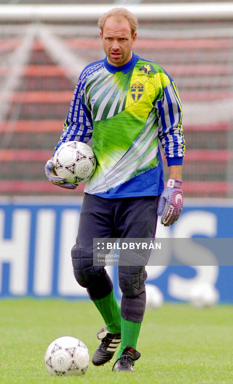 Swedens goalkeeper Thomas Ravelli at training