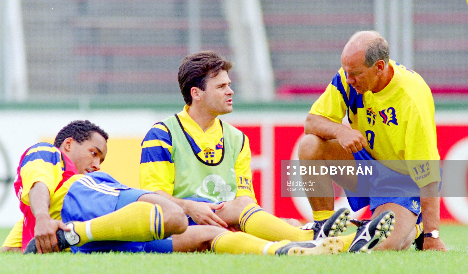 Swedens Martin Dahlin, Anders Limpar and manager Tommy