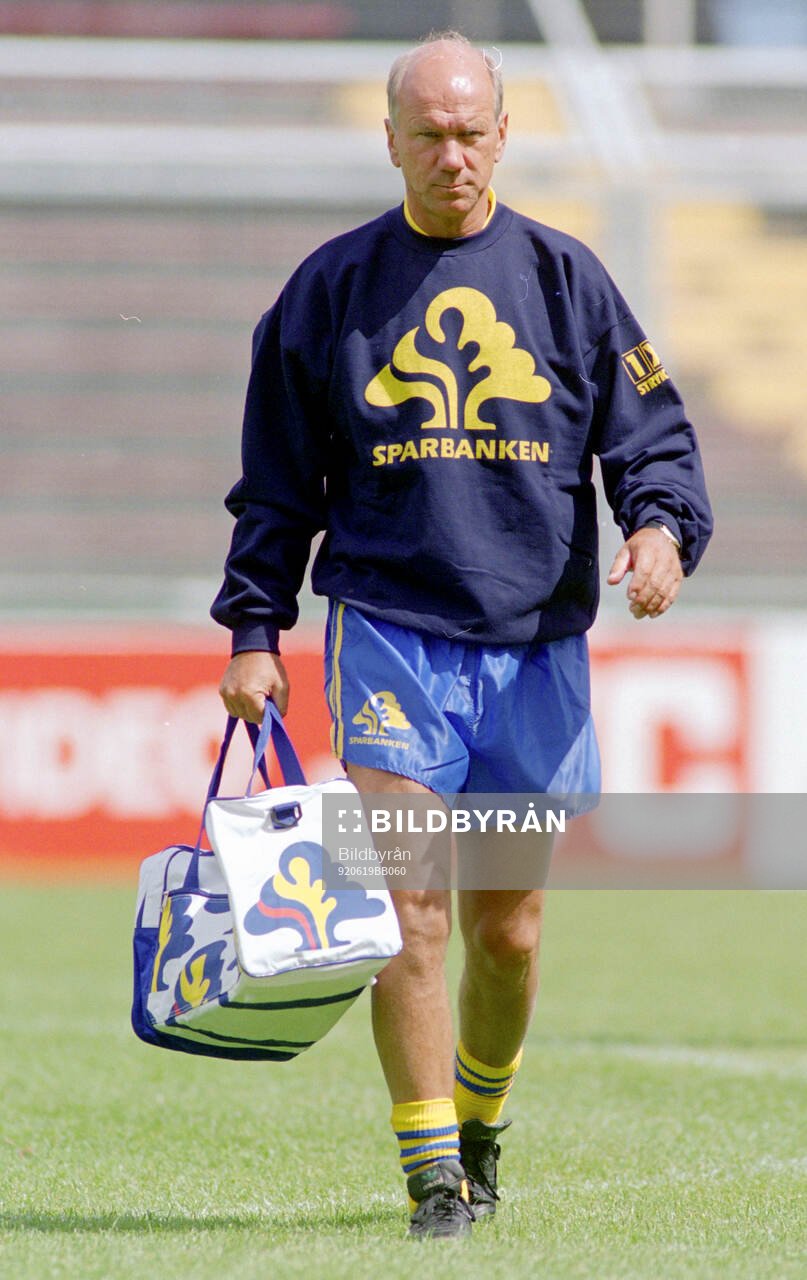Swedens manager Tommy Svensson