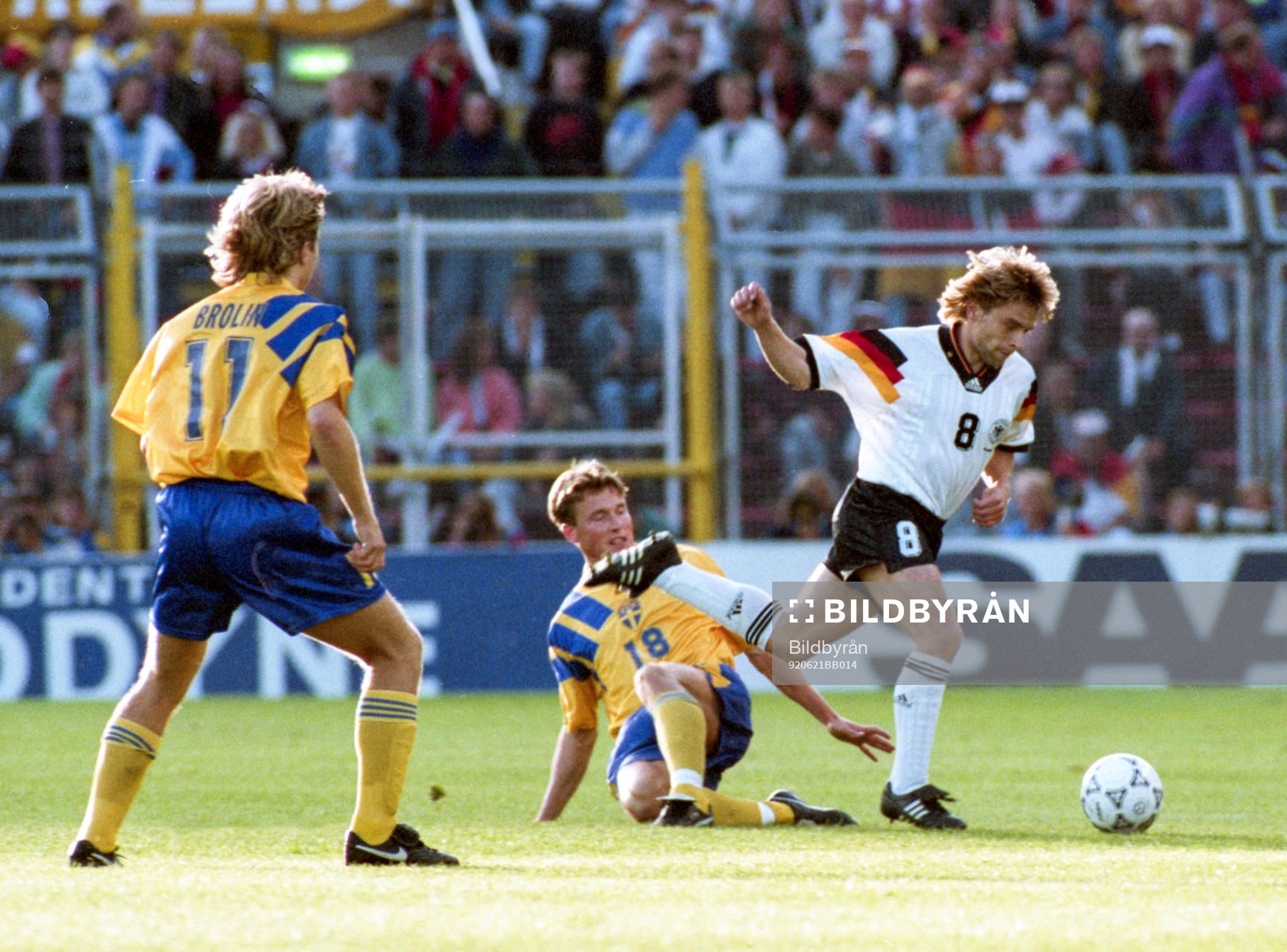Roger Ljung, Sverige försöker stoppa Thomas Hässler,