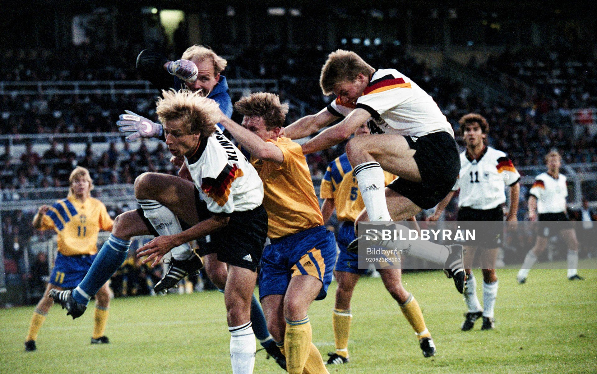 Jan Eriksson och Thomas Ravelli, målvakt, Sverige