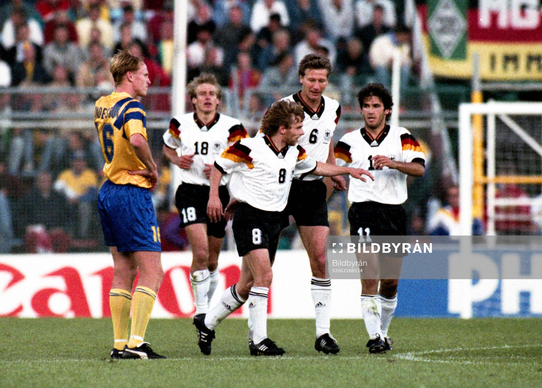  Thomas Hässler, Guido Buchwald, Karlheinz Riedle, Tyskland jublar.