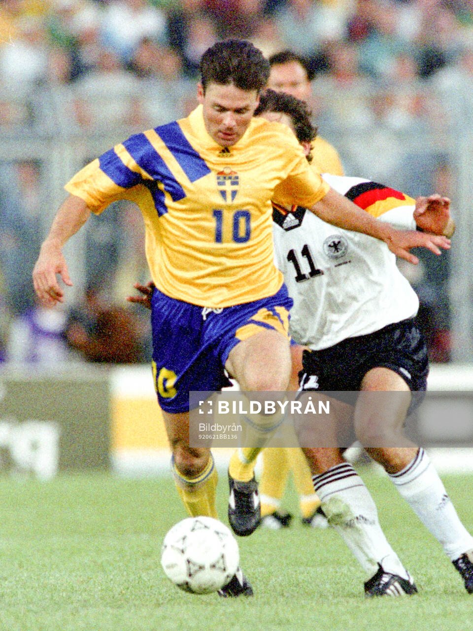 Anders Limpar of Sweden