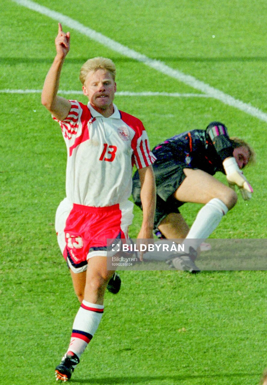 Football, Uefa EURO 1992, Semifinal, Netherlands - Denmark