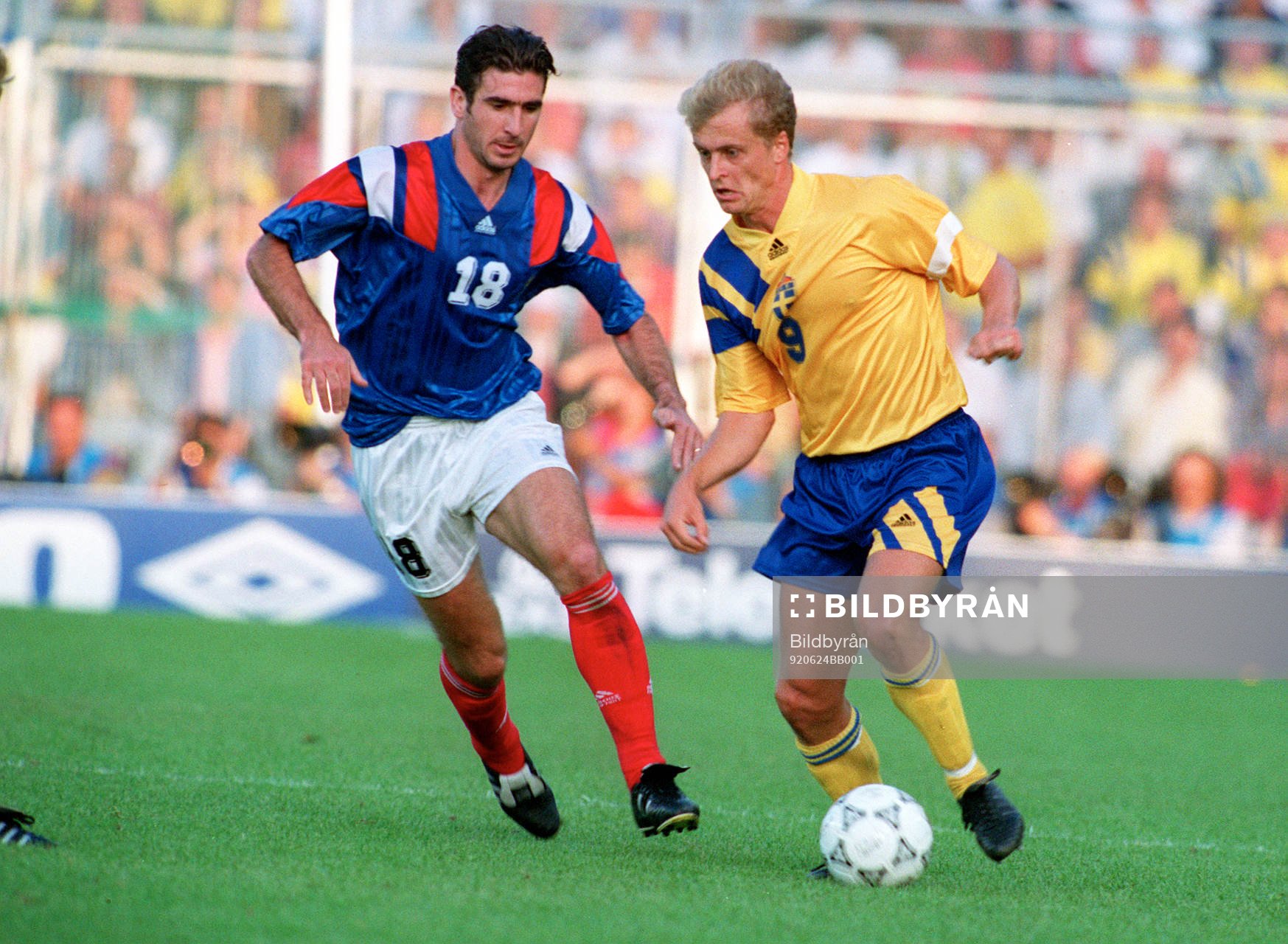 Eric Cantona, Frankrike och Jonas Thern, Sverige