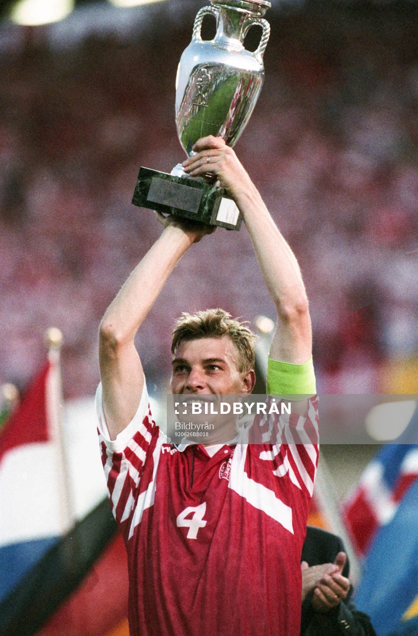 Lars Olsen, Danmark höjer pokalen över huvudet