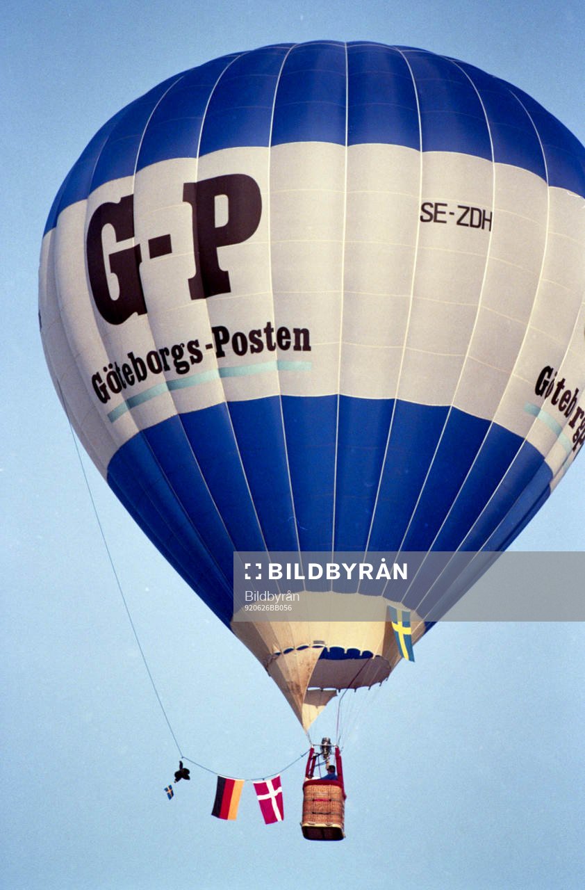 Göteborgspostens logga på en luftballong. GP