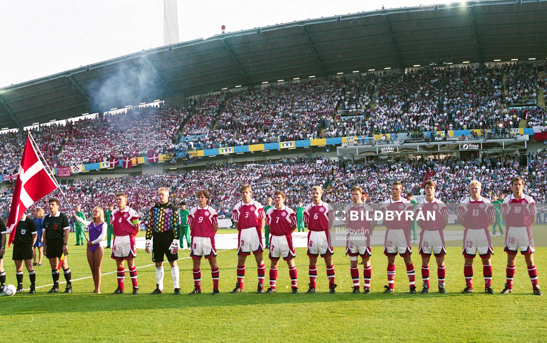 Danmark står uppställda innan matchstart. fr.v. Lars