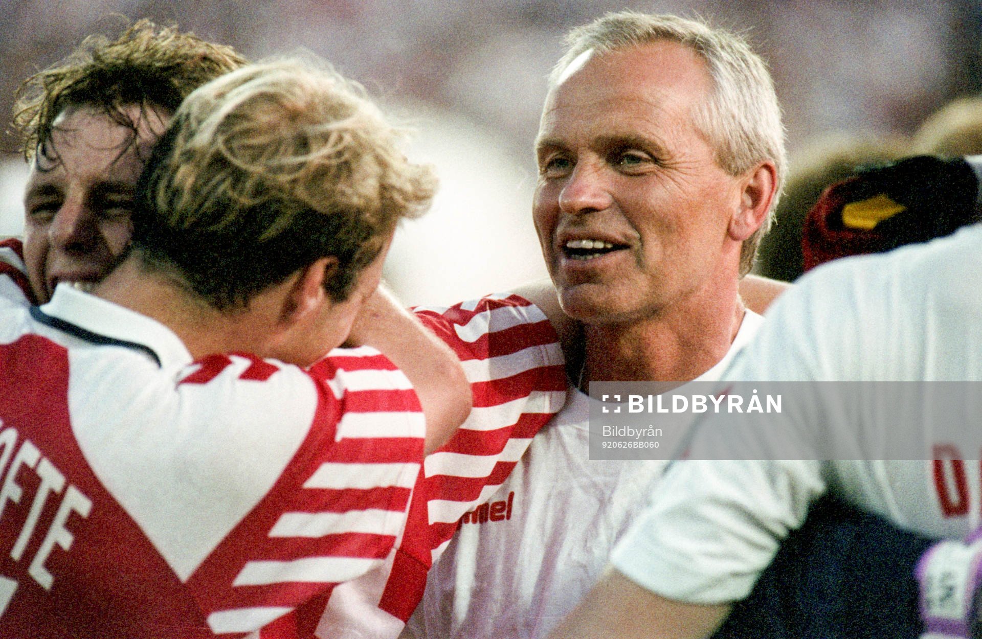 Danmarks förbundskapten Richard Möller Nielsen jublar