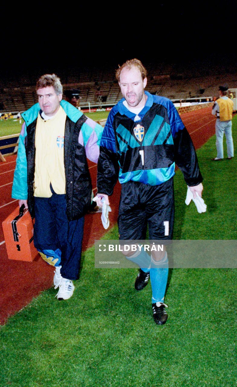 Thomas Ravelli, målvakt, Sverige fick utgå, skadad.