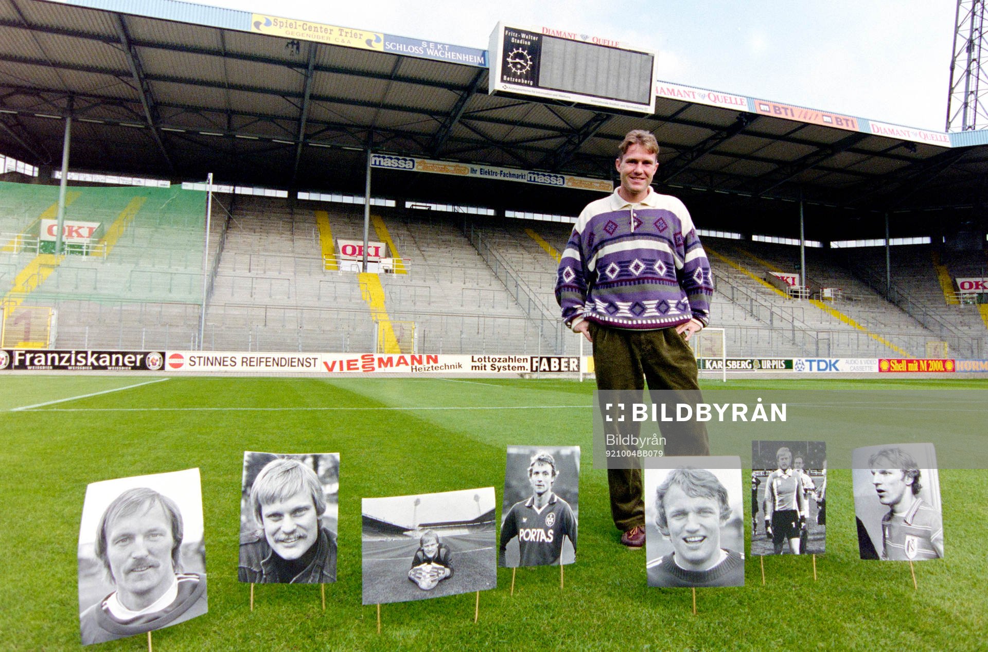 Jan Eriksson proffs i klubben med bilder på förre detta