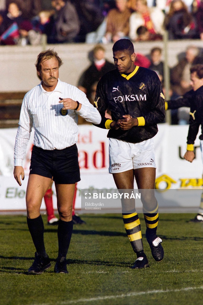 Domare Bengt Börjesson och Pascal Simpson, AIK