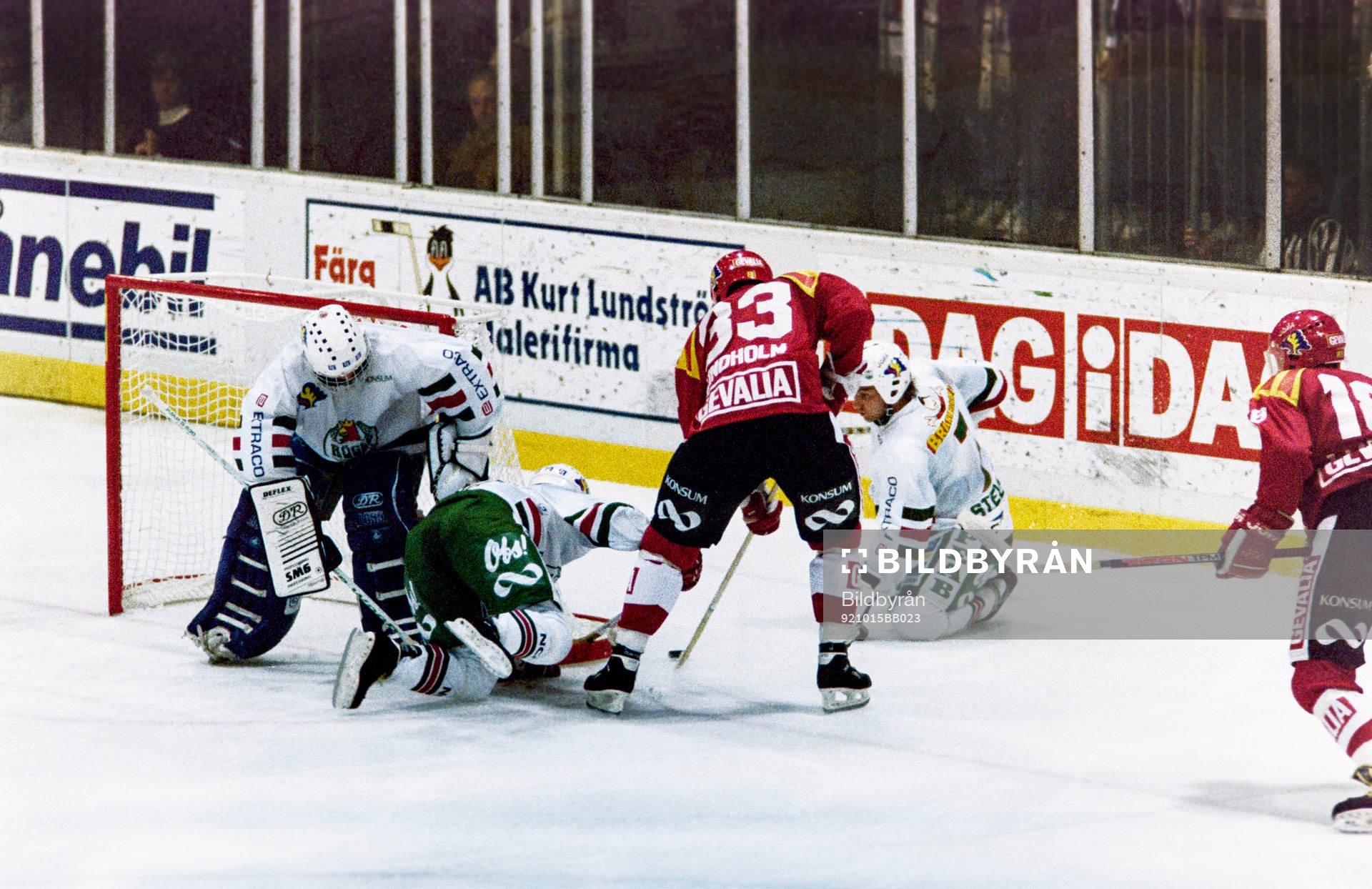 Mikael Lindholm, Brynäs oroar rögles försvar