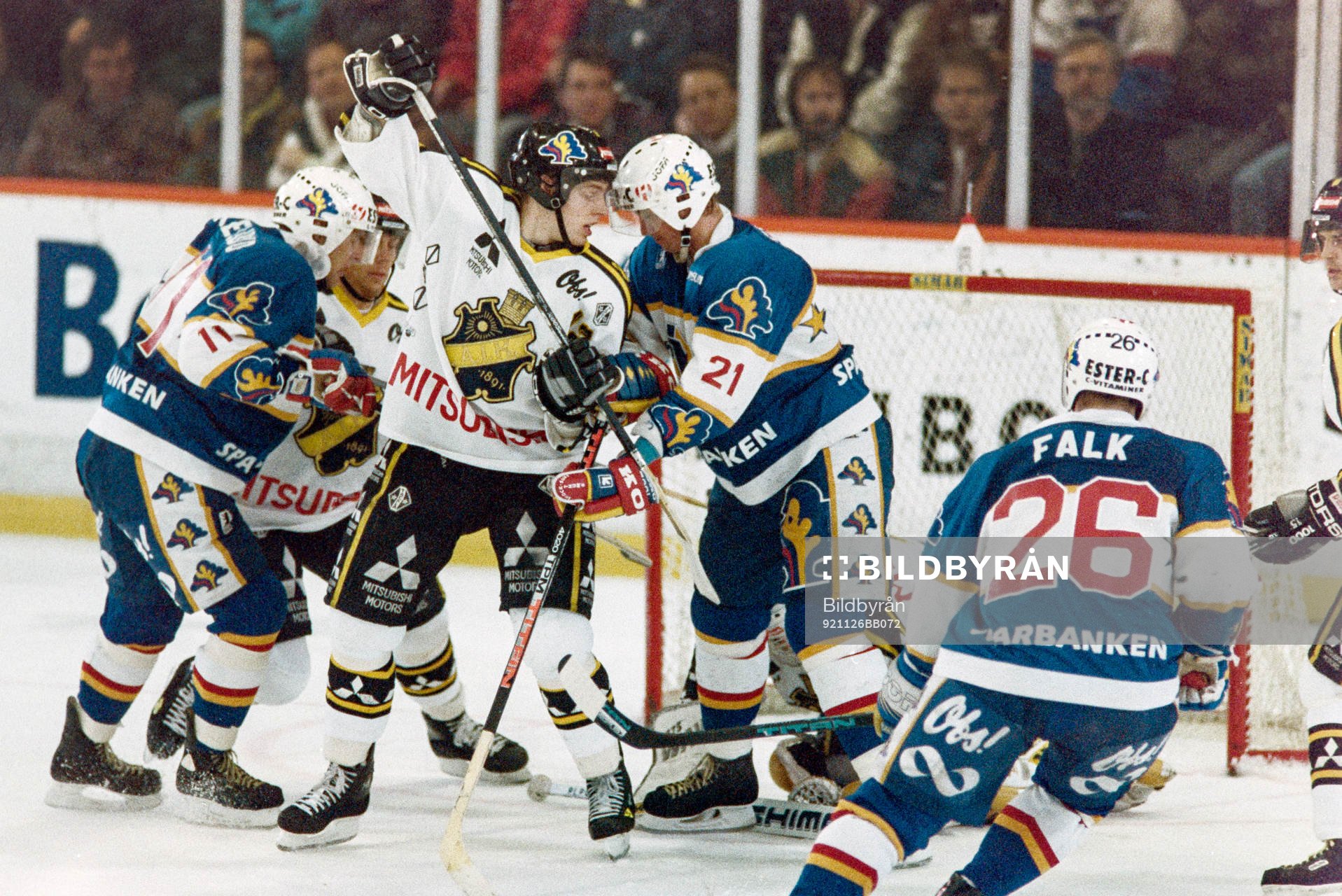Dennis Ström, HV71 i målgården framför Rolf Ridderwall,
