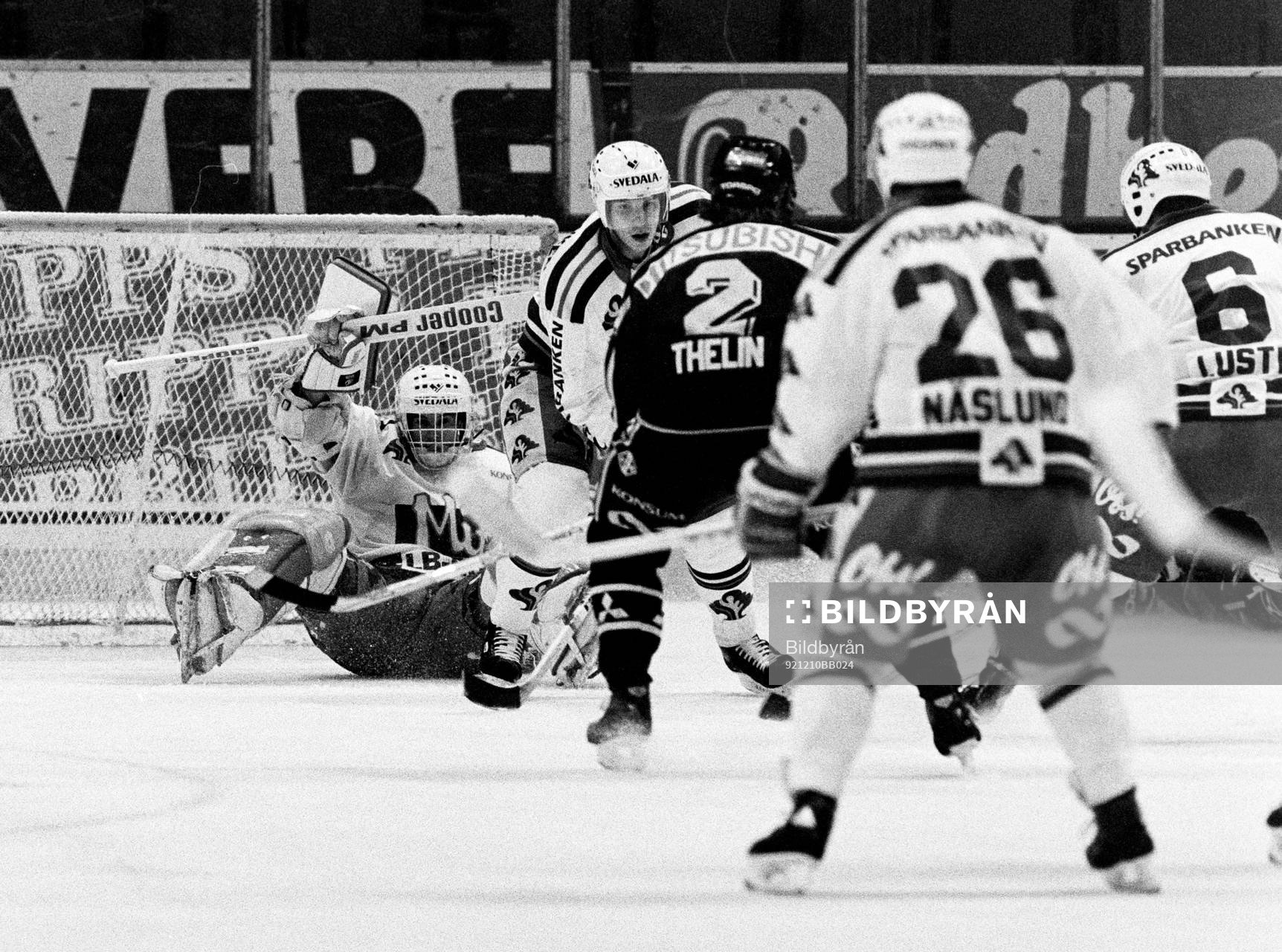 Trångt framför Roger Nordström, målvakt i Malmö