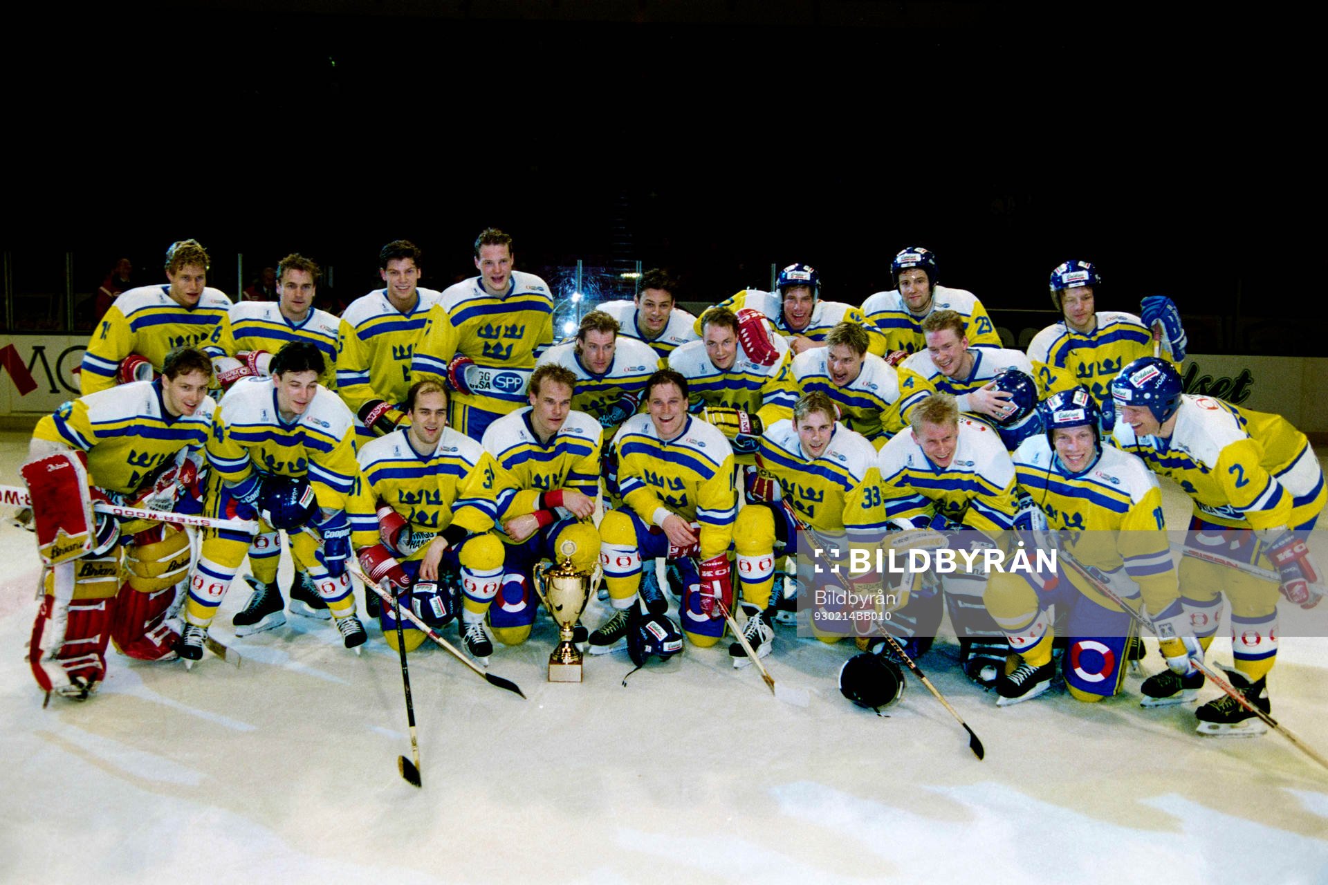 Sveriges segrande lag med bl, a Peter Forsberg, Charles