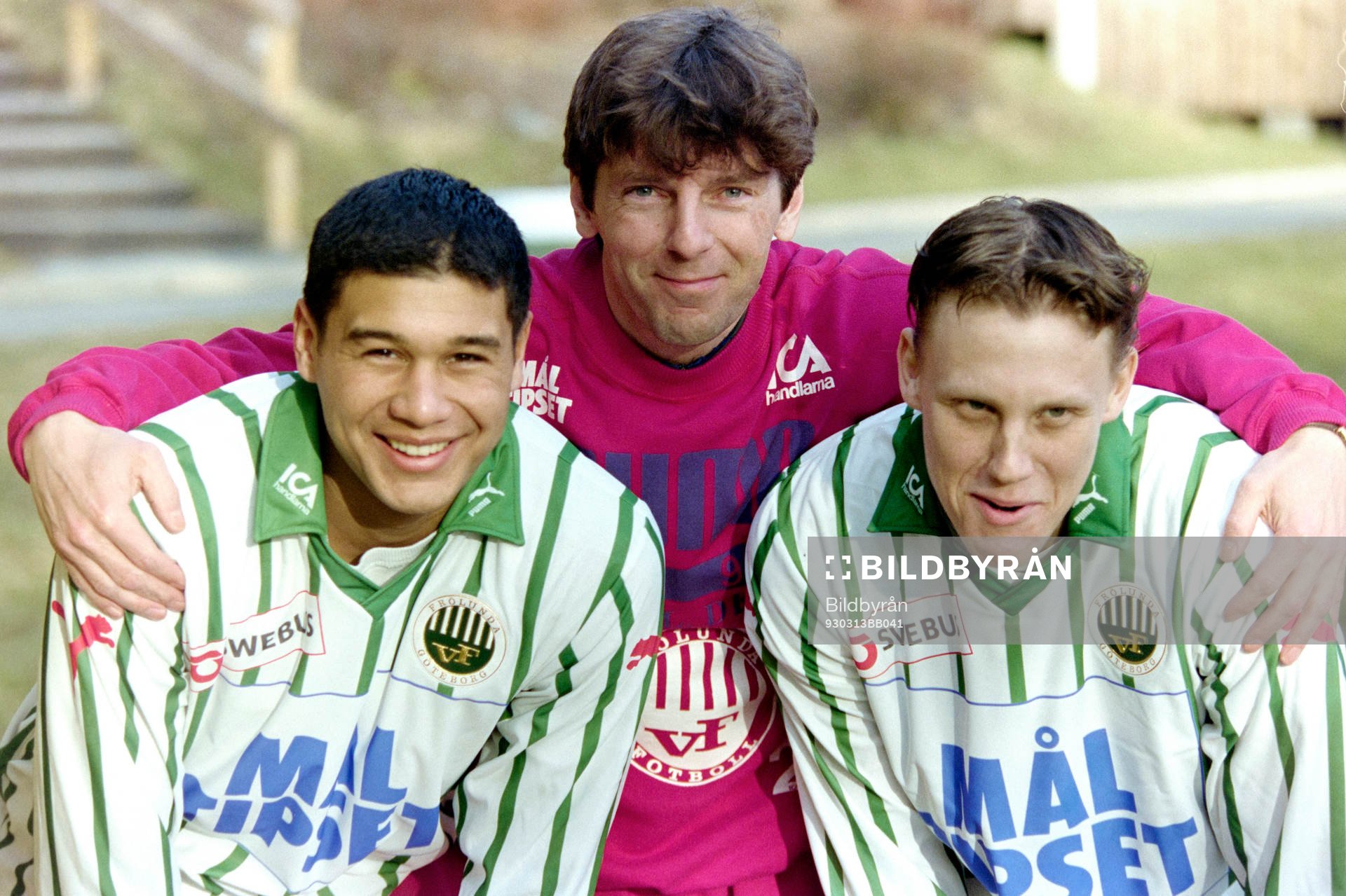 Fotboll, Allsvenskan, Västra Frölunda, Förhands: Glenn Holm, tränare bakom Richard Teberio och Lars-Gunnar Carlstrand.
