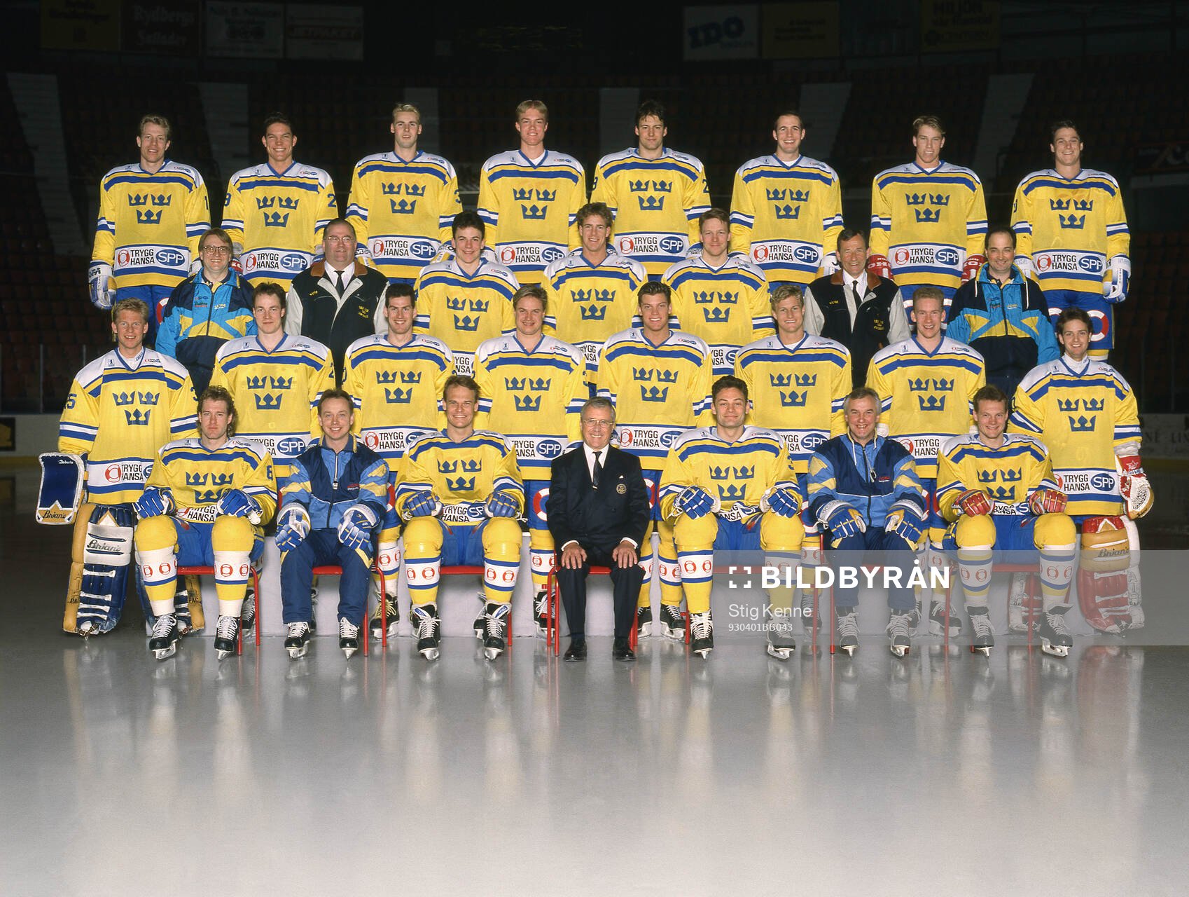 Players and team staff of Sweden pose for a team photo