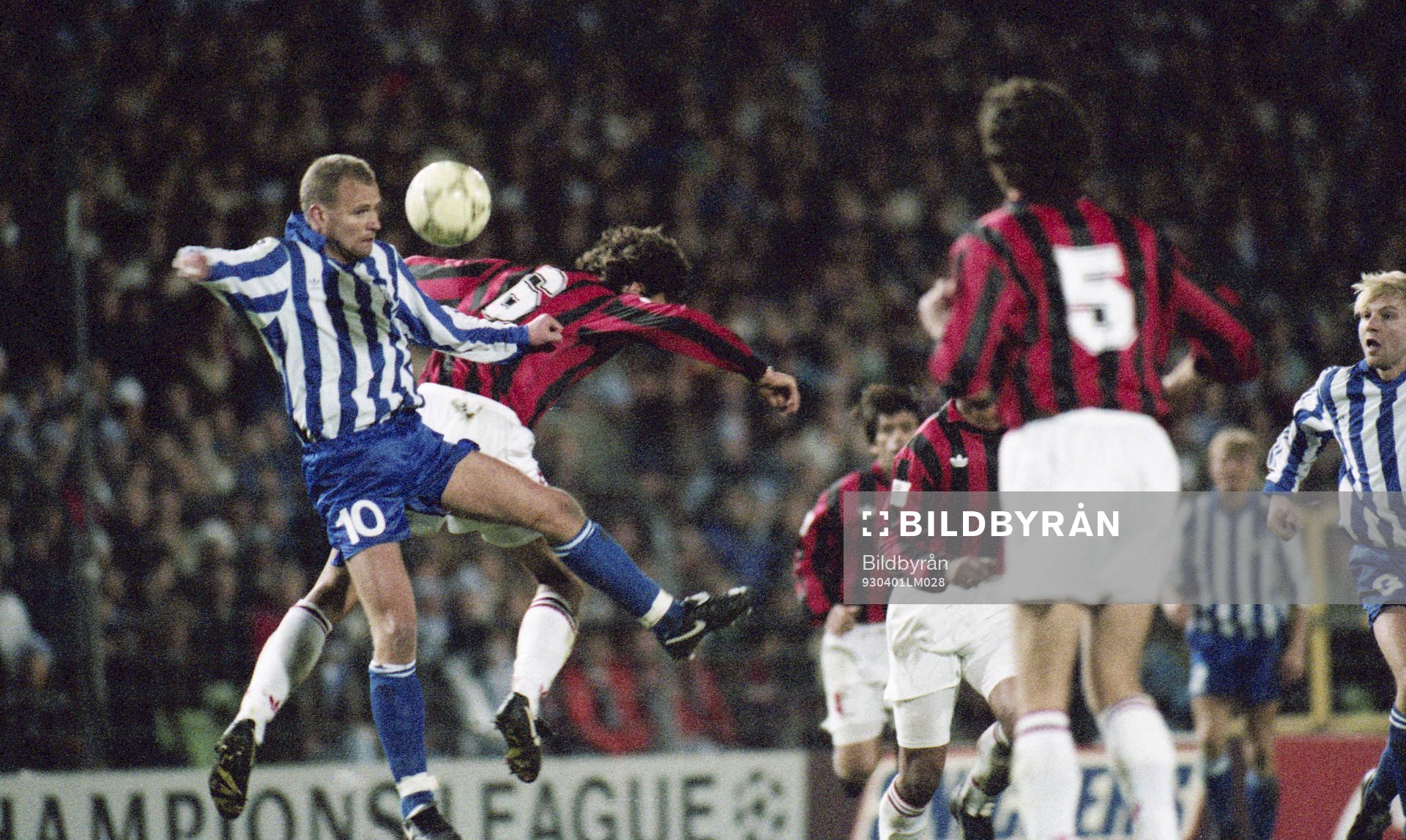 Mikael Martinssonm Göteborg nickduell mot Paolo Maldini,