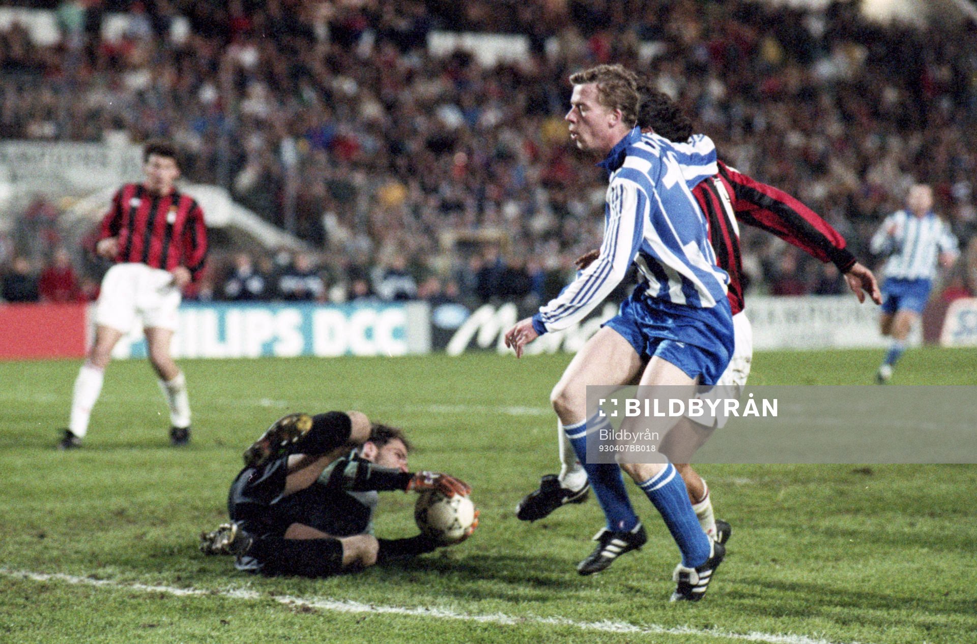 Johnny Ekström, Göteborg framför Sebastiano Rossi,