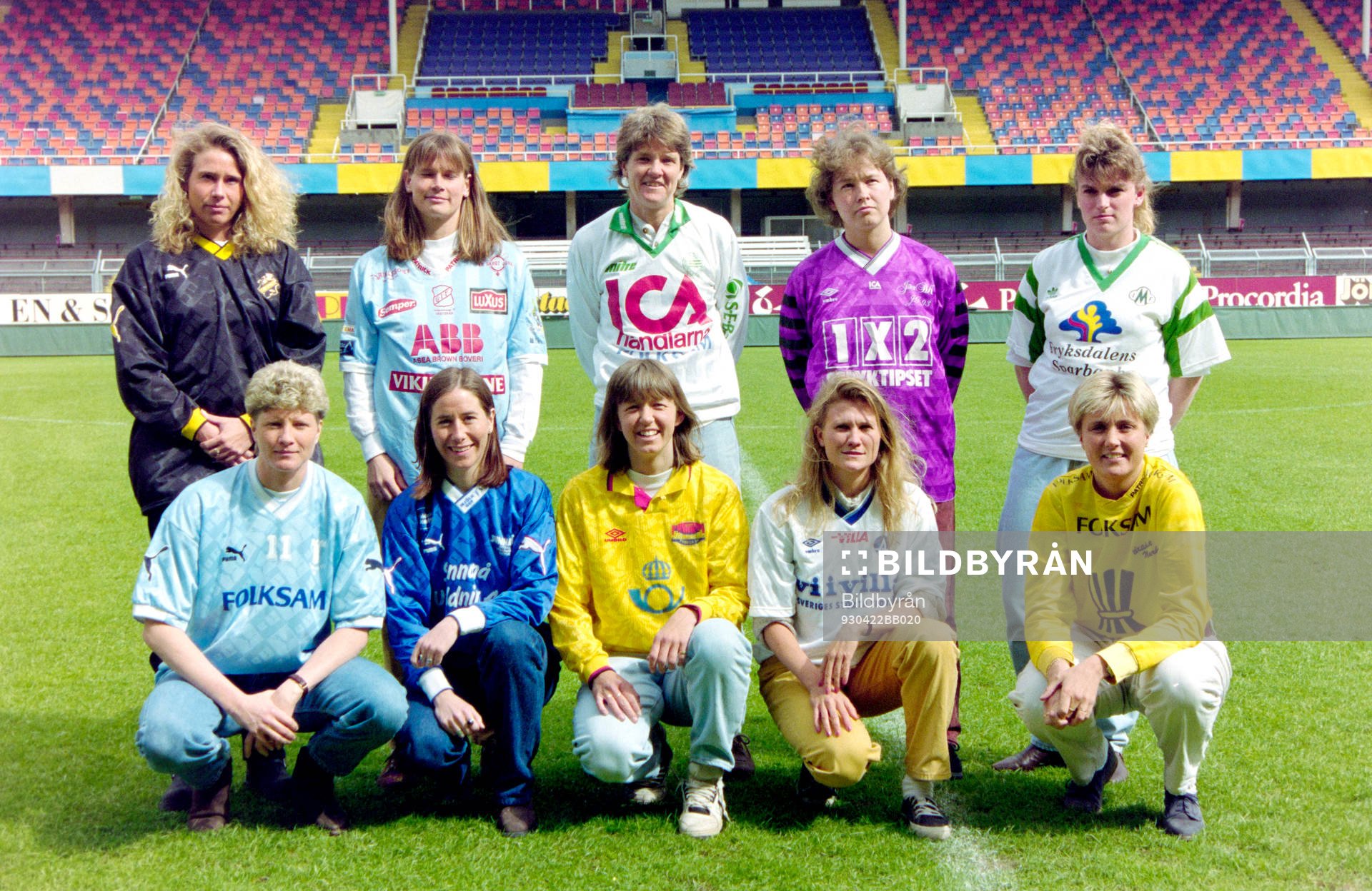 Fotboll, Damallsvenskan, Upptaktsträff: Bakre fr.v. Lena Martinsson, AIK, Åsa Jakobsson, Gideonsberg, Pia Sundhage, Hammarby, Åsa Lindqvist, Jitex och Carina Adolfsson, Mallbacken. Främre fr.v. Elisabeth Leidinge, Malmö, Cecilia Öhman, Sunnanå, Veronica Holmberg, Tyresö, Ulrika Kalte, Älvsjö och Ulrika Kristoffersson, Öxabäck.