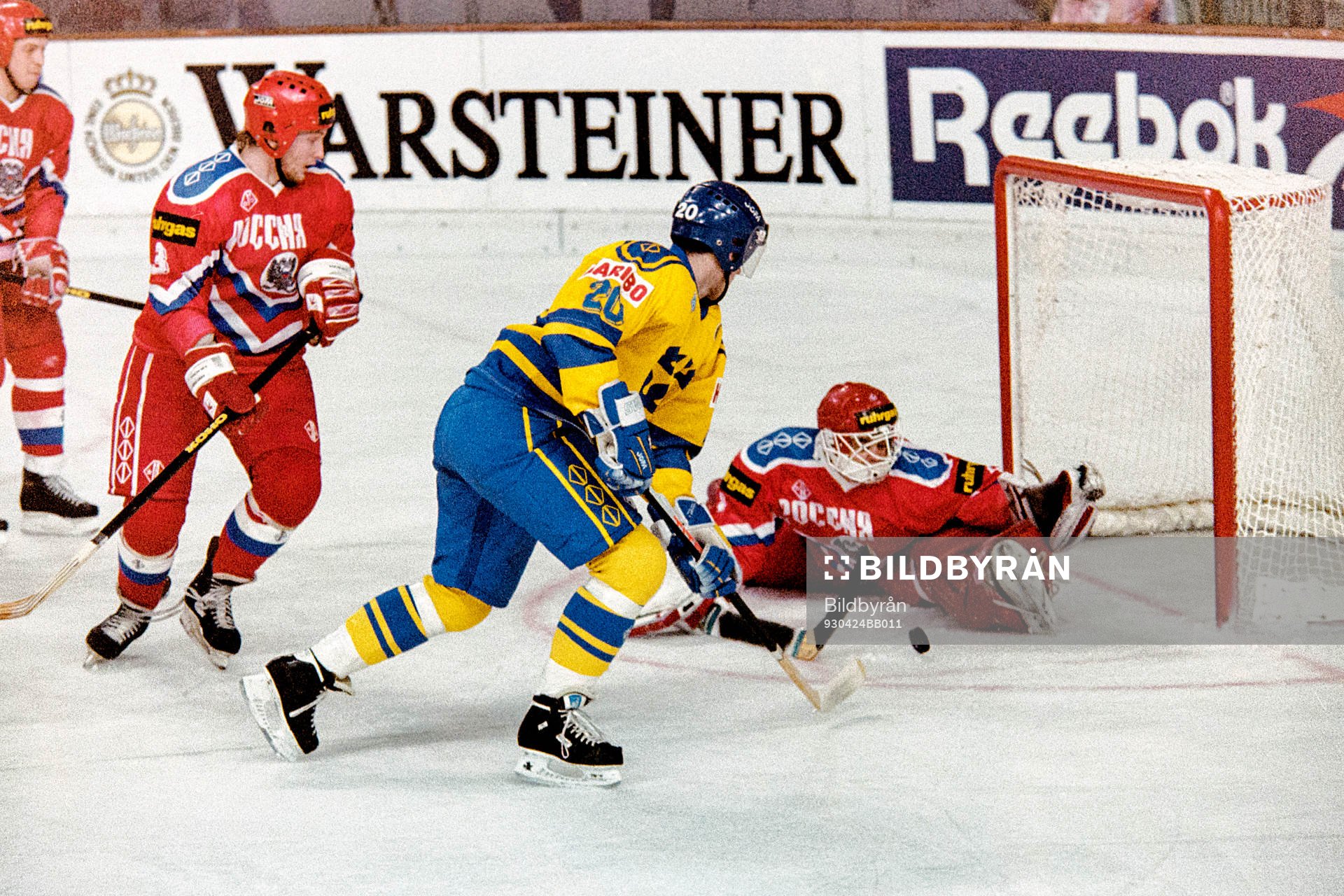 Jan Larsson, Sverige framför Trefilov, målvakt i Ryssland