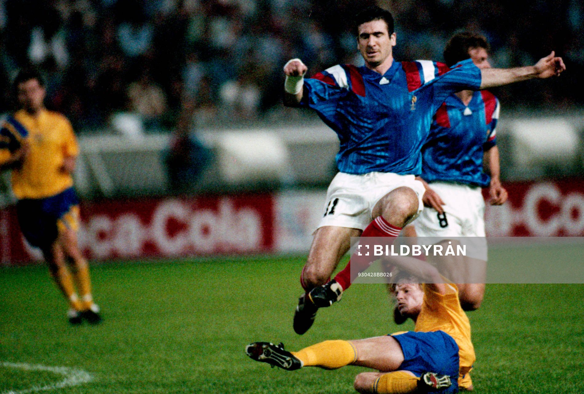 Stefan Schwarz stoppar Eric Cantona