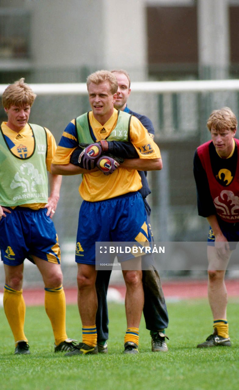 Thomas Ravelli kopplar grepp på Jonas Thern