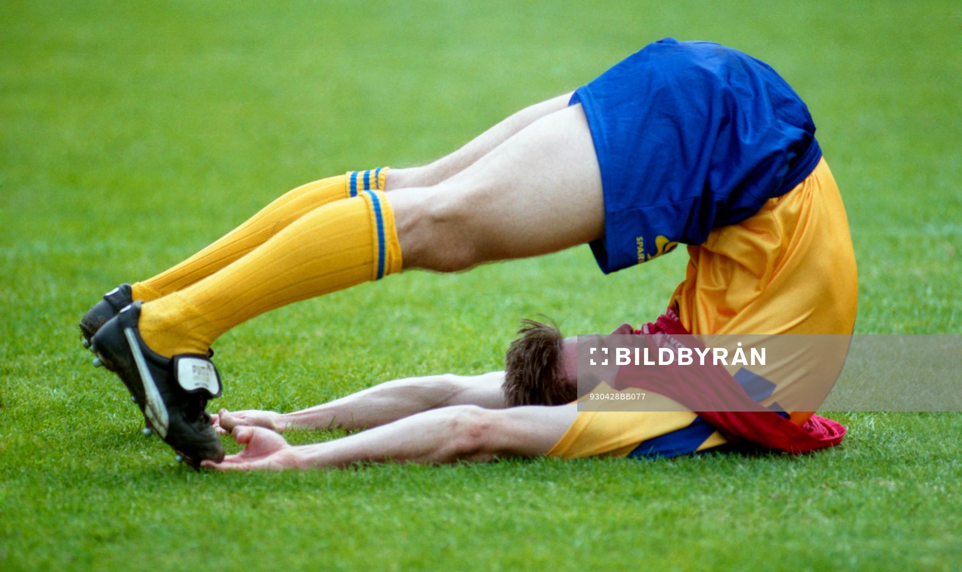 Patrik Andersson stretchar