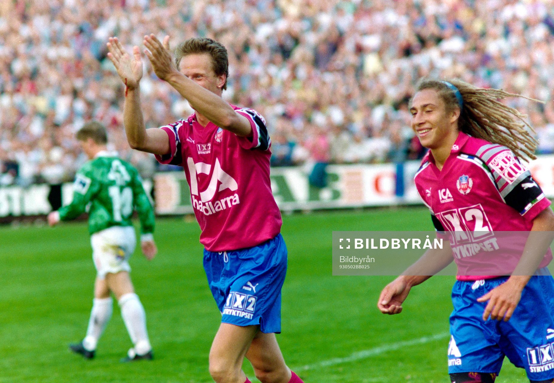 Fotboll, Allsvenskan, Helsingborg - Brage, 4-1: Mikael Ragvald och Henrik Larsson, Helsingborg jublar efter mål.