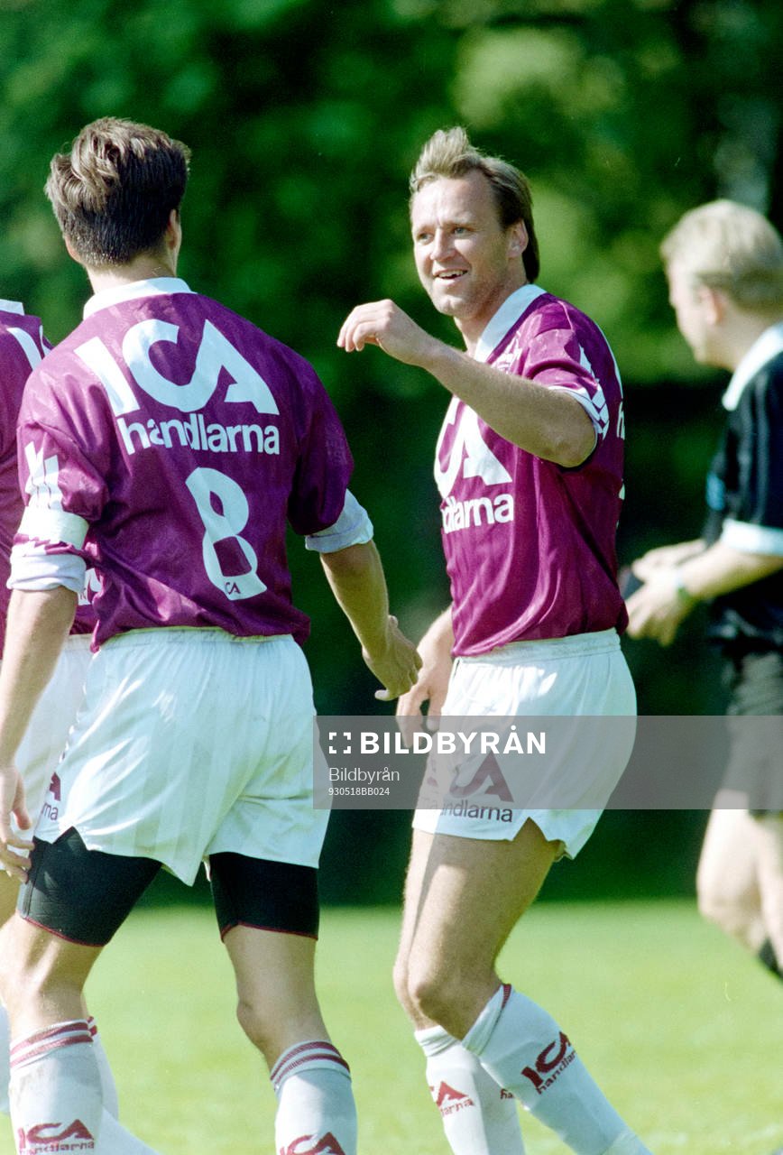 Dan Corneliusson, Qviding med bollen
