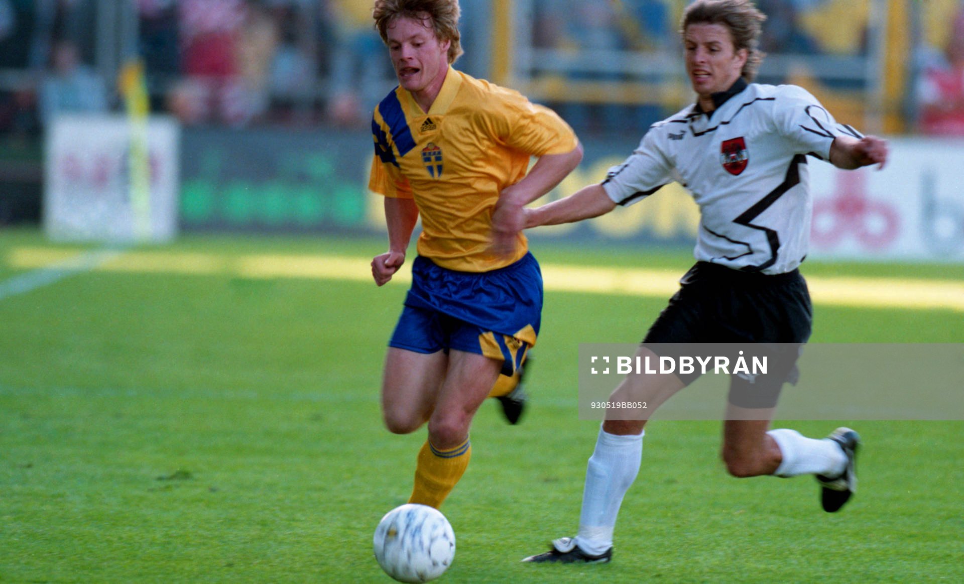Stefan Schwarz med bollen