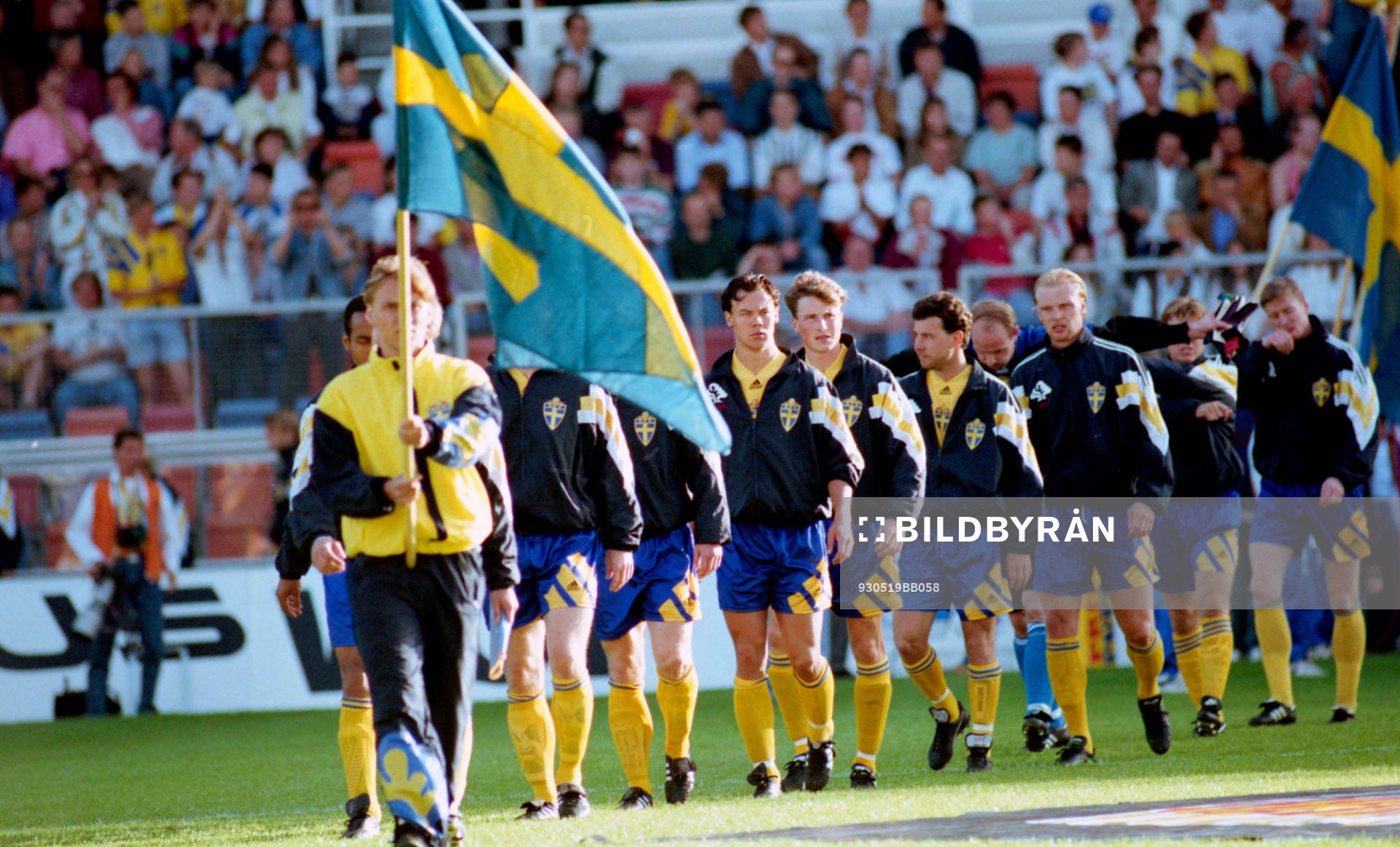 Det svenska laget på väg in på arenan