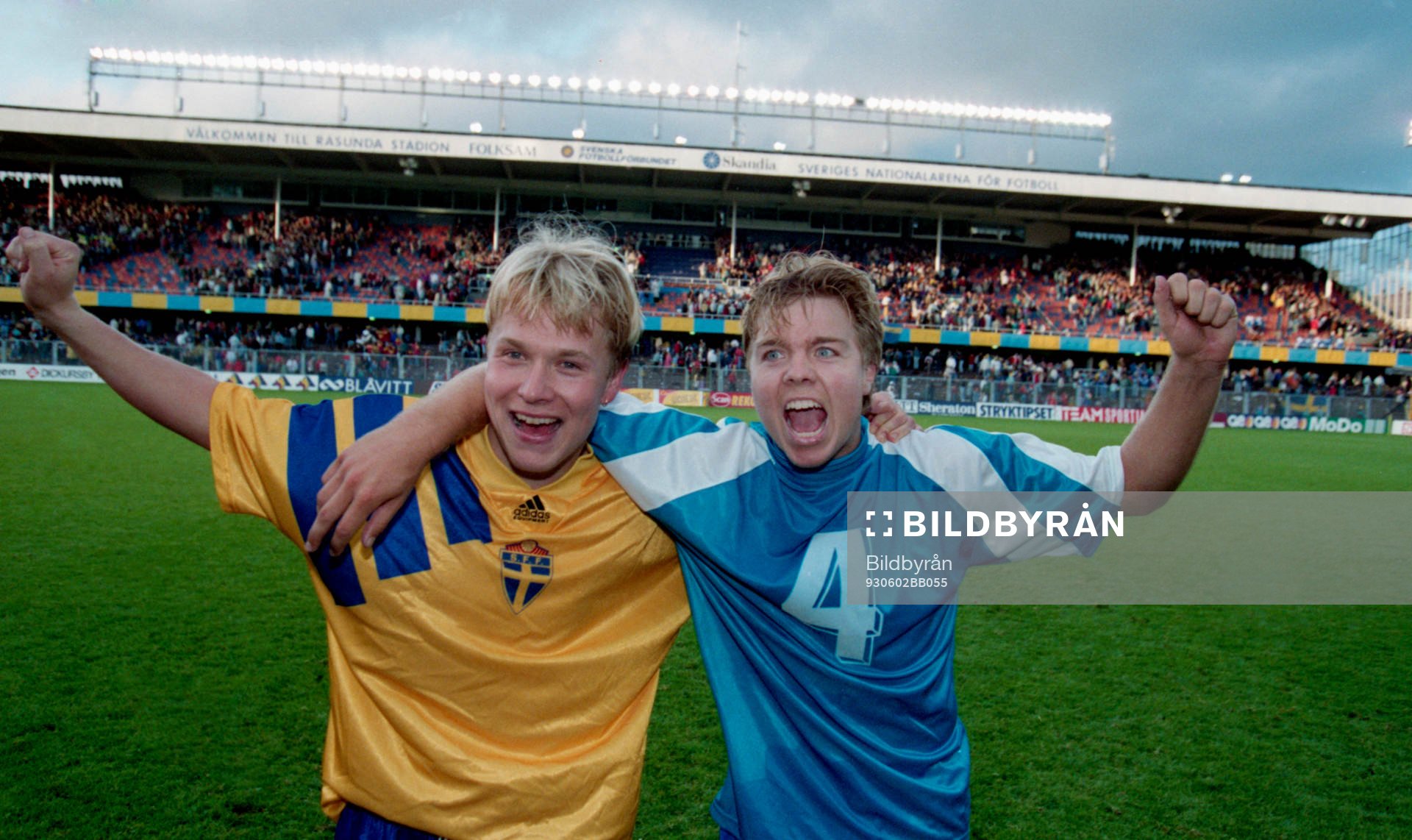 Pär Zetterberg och Tomas Brolin jublar efter matchen.