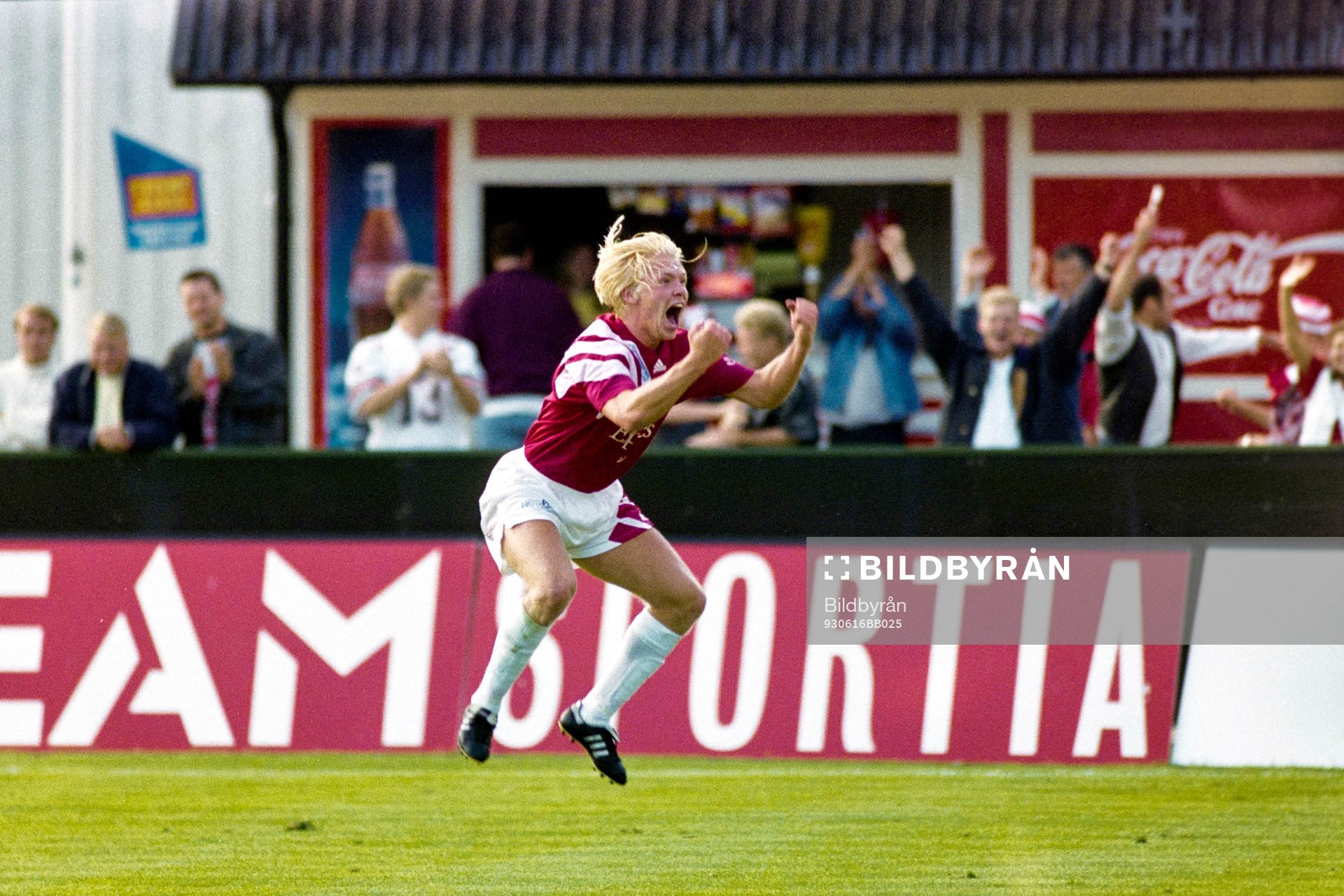  Ulf Ottosson, Degerfors jublar efter sitt mål.