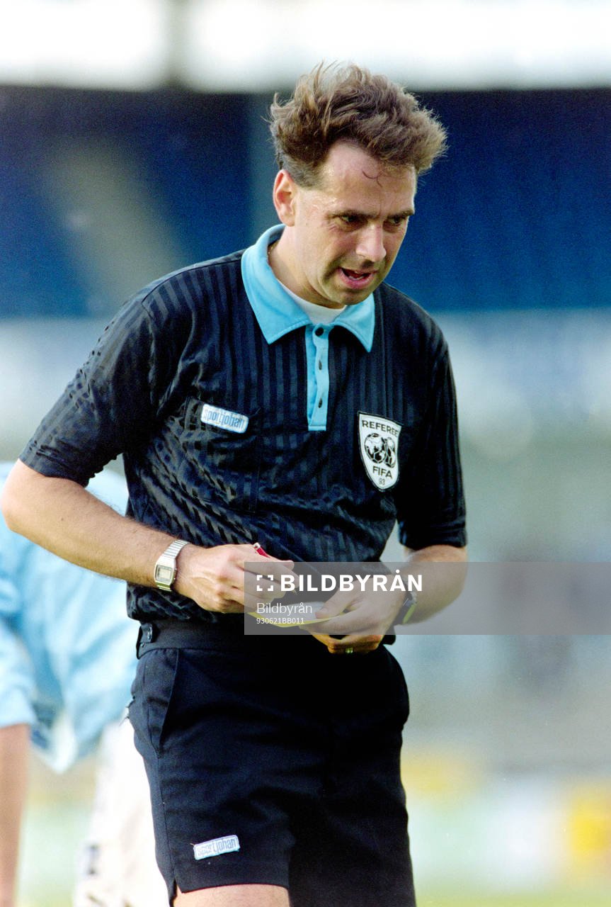 Fotboll, Allsvenskan, Malmö FF - IFK Norrköping, 1-3: Lennart Elofsson, Halmstad domare i matchen.