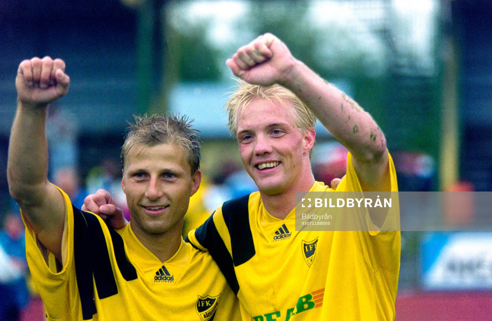 Fotboll Div 1 Södra, IFK Hässleholm - Gunnilse, 3-1: Christer Andersson och Percy Olsson, Hässleholm jublar efter segern.