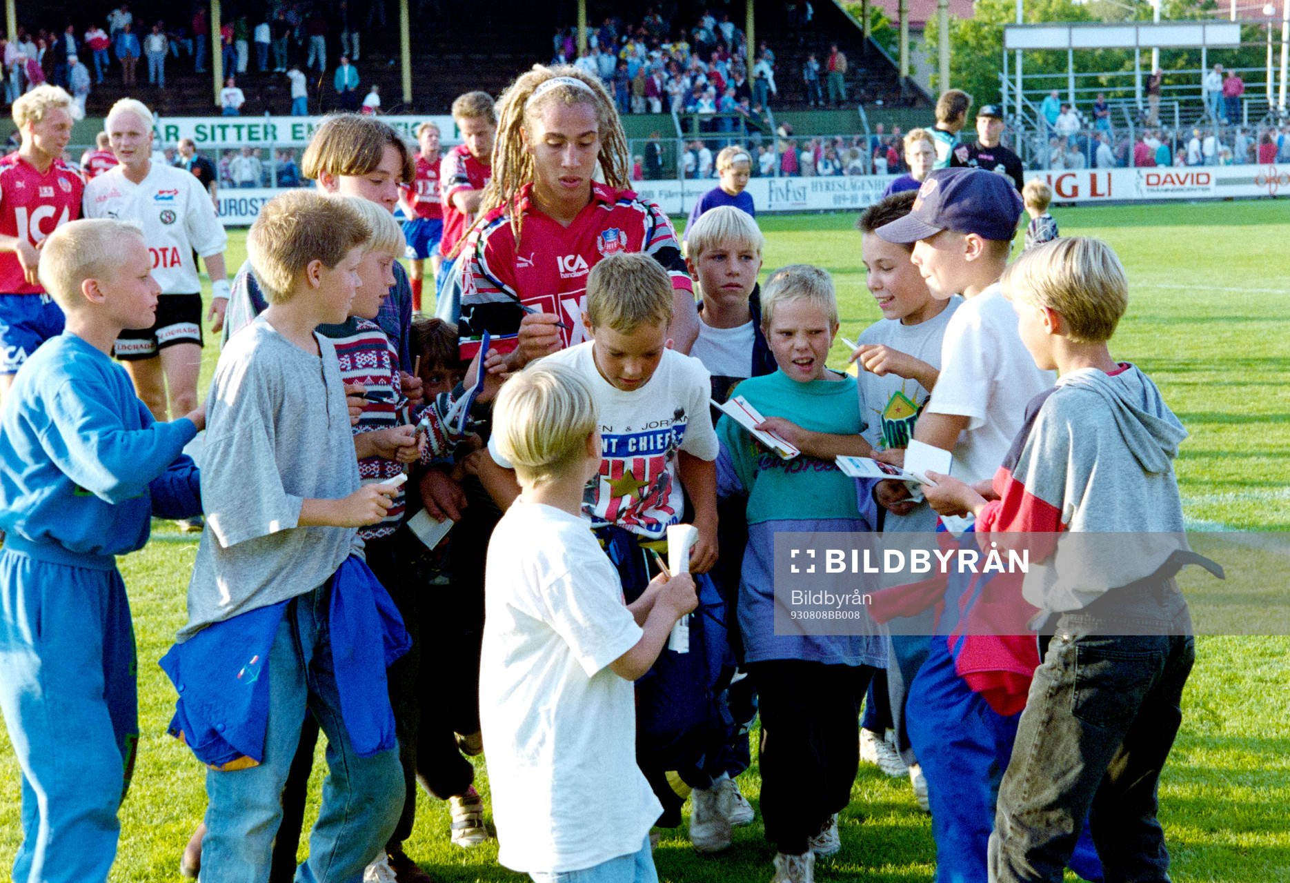 Henrik Larsson, Helsingborg skriver autografer