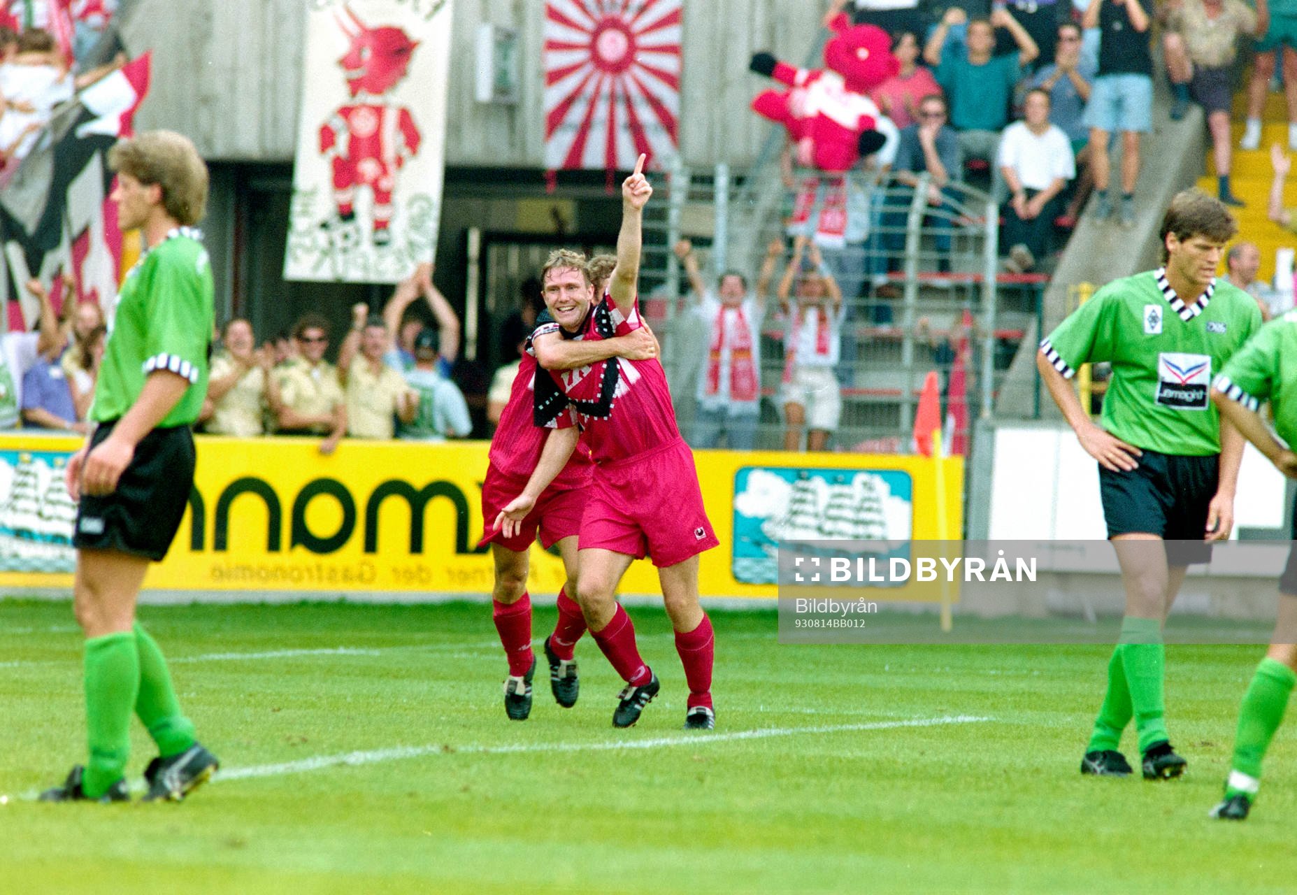 Fotboll, Bundesliga, Kaiserslautern - Borussia Mönchengladbach, 4-2: Jan Eriksson, Kaiserslautern jublar efter att ha gjort 4-2 till Kaiserslautern.