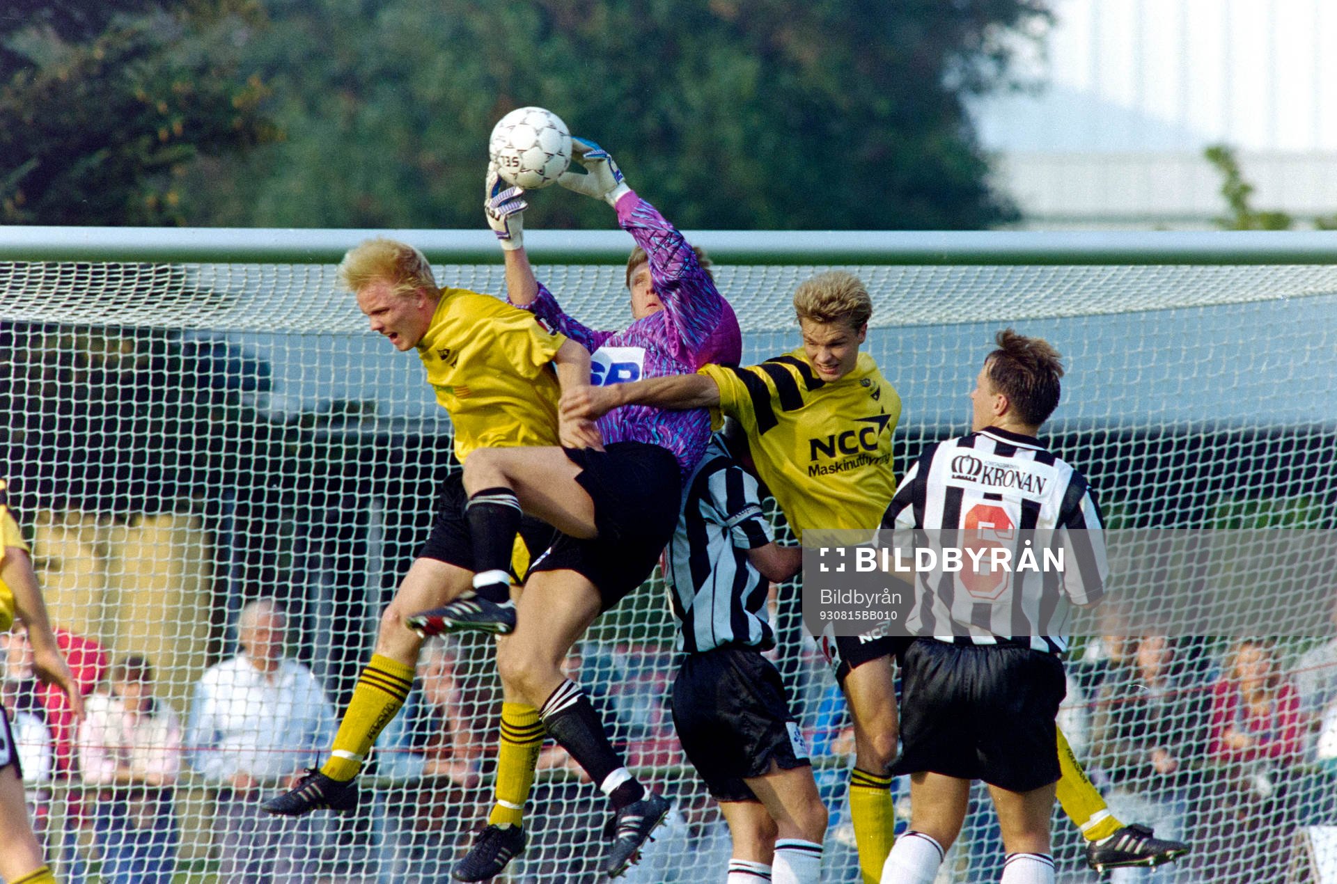 Mats Svensson, målvakt i Landskrona utmanas av