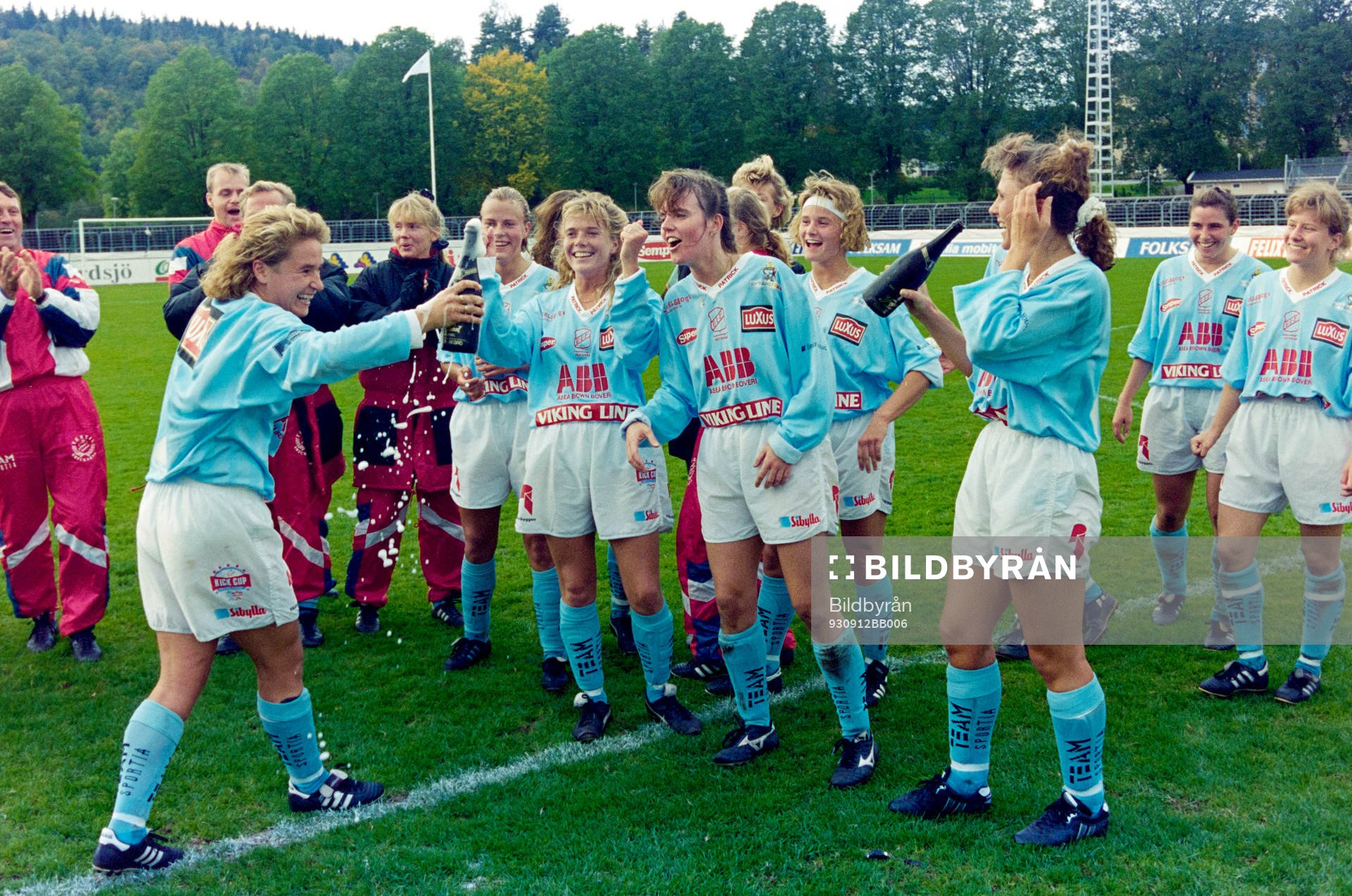 Fotboll, Damer, Folksam Cup, Final, Älvsjö - Gideonsberg, 1-4: Jubel i Gideonsberg efter segern.