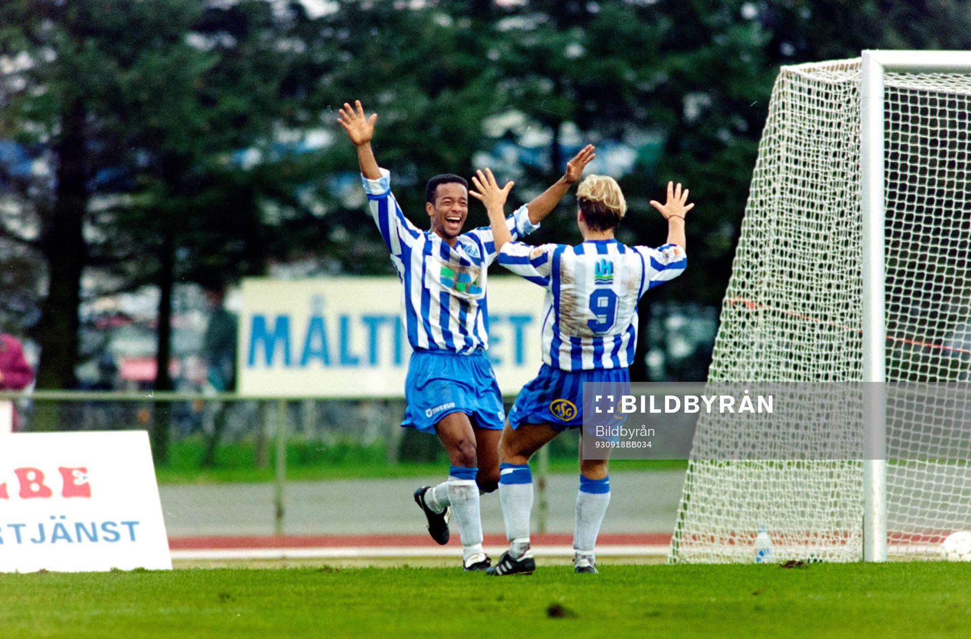 Uddevallas  Ayo Oyedeji och Christian Fredriksson jublar