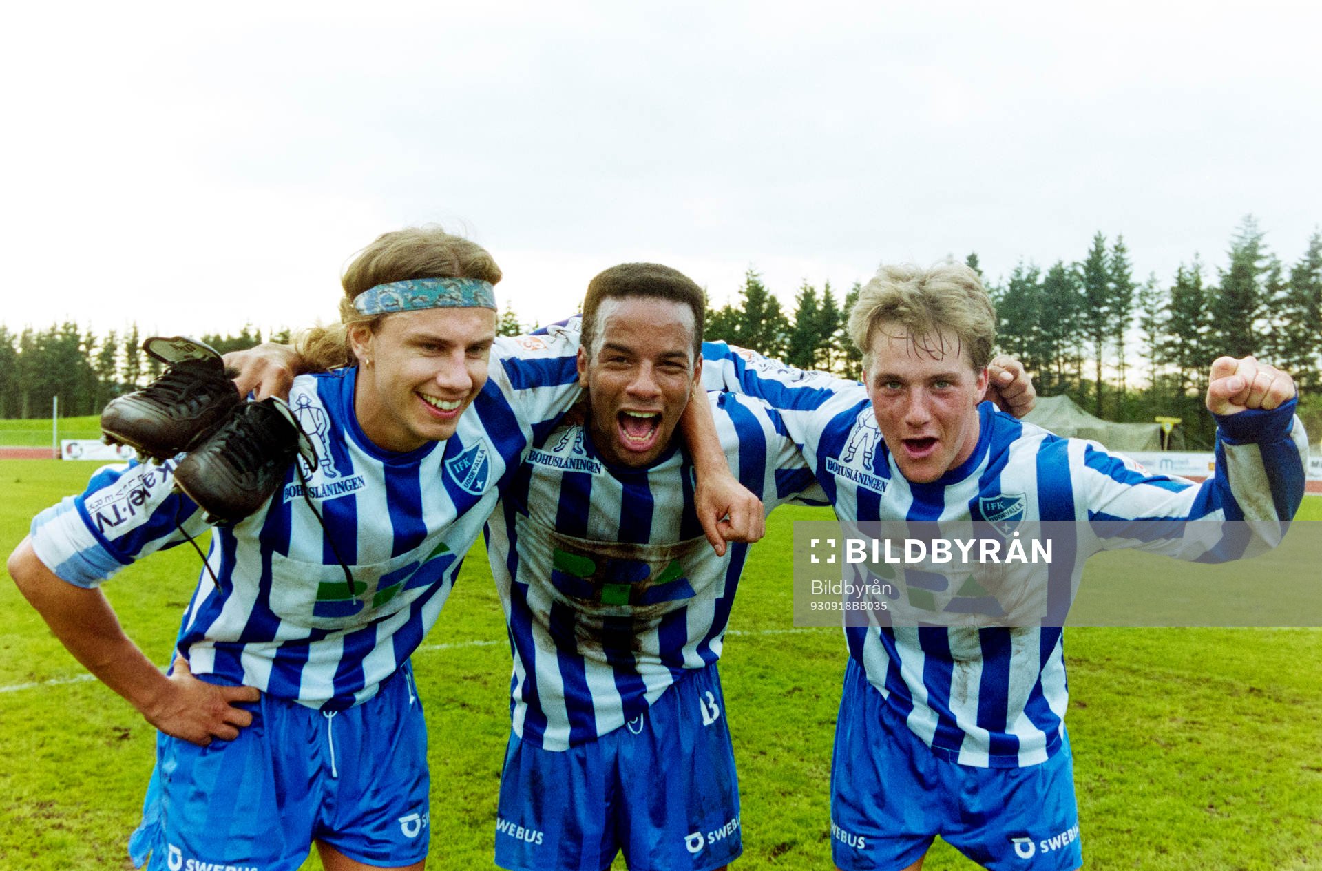 Uddevallas målskyttar Johnny Schöön, Ayo Oyedeji och