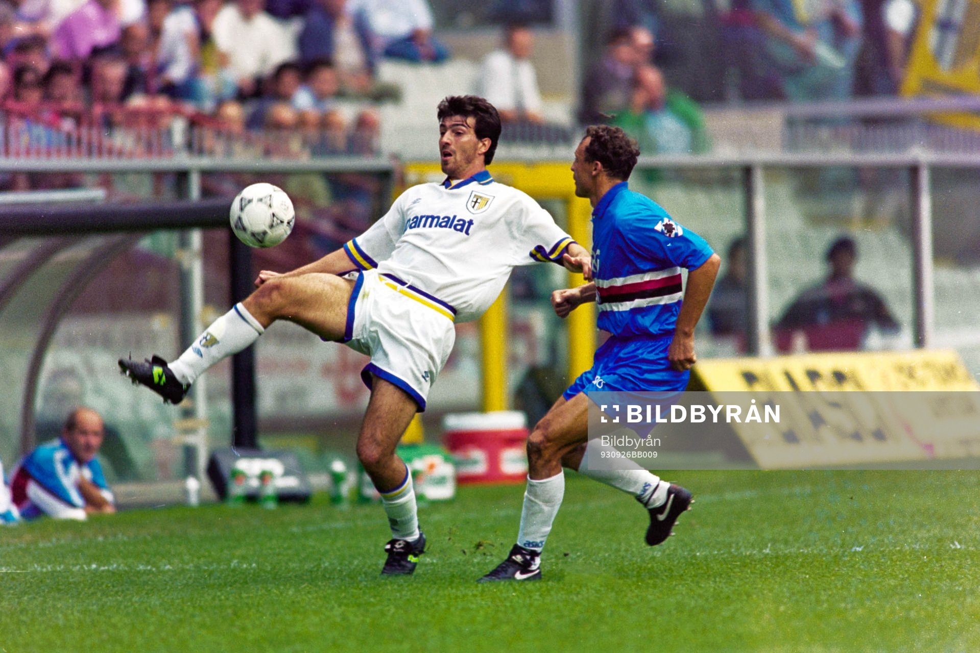  Alessandro Melli, Parma med bollen.